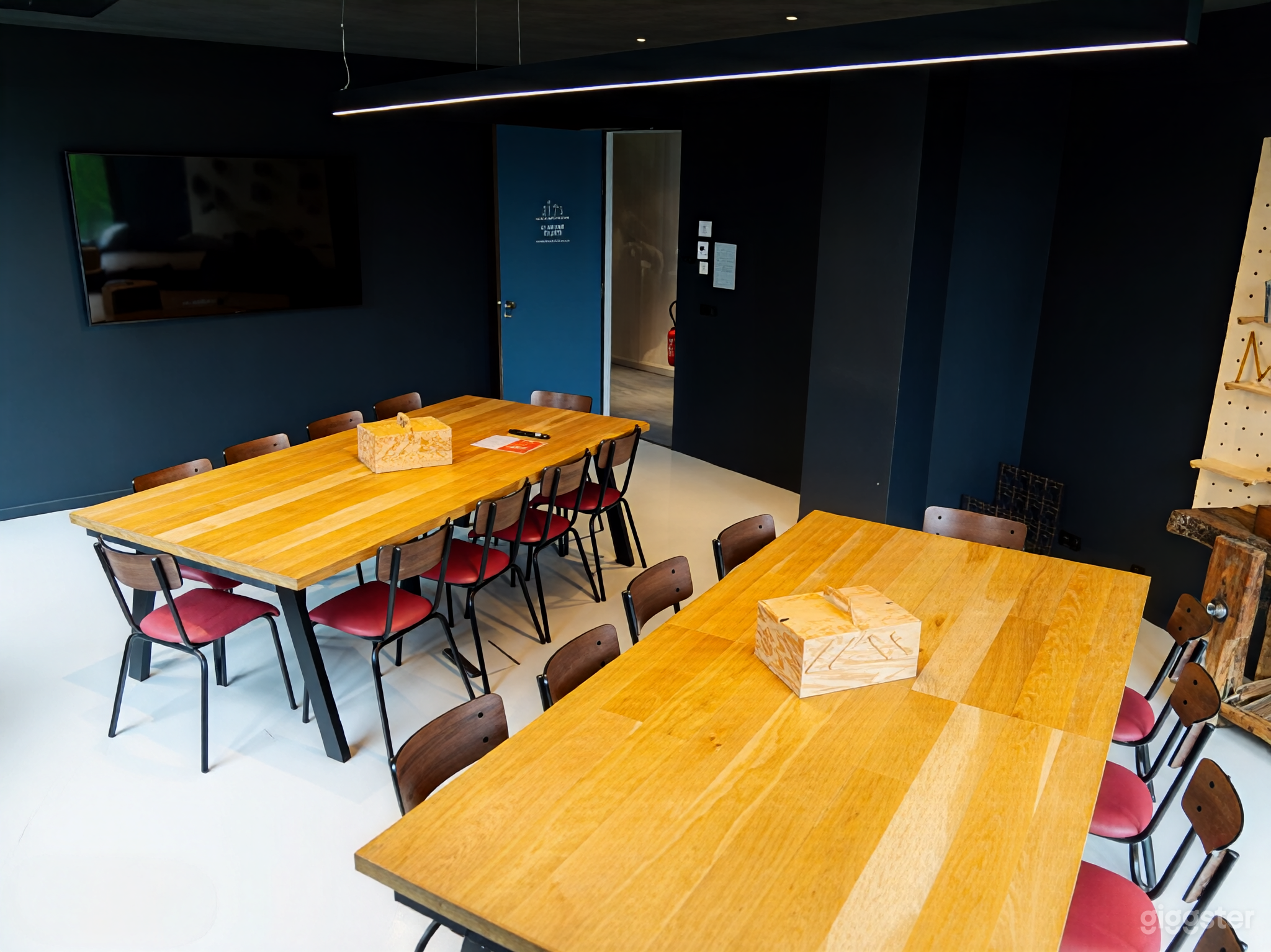 Photo de Espace moderne et créatif pour ateliers et réunions 4