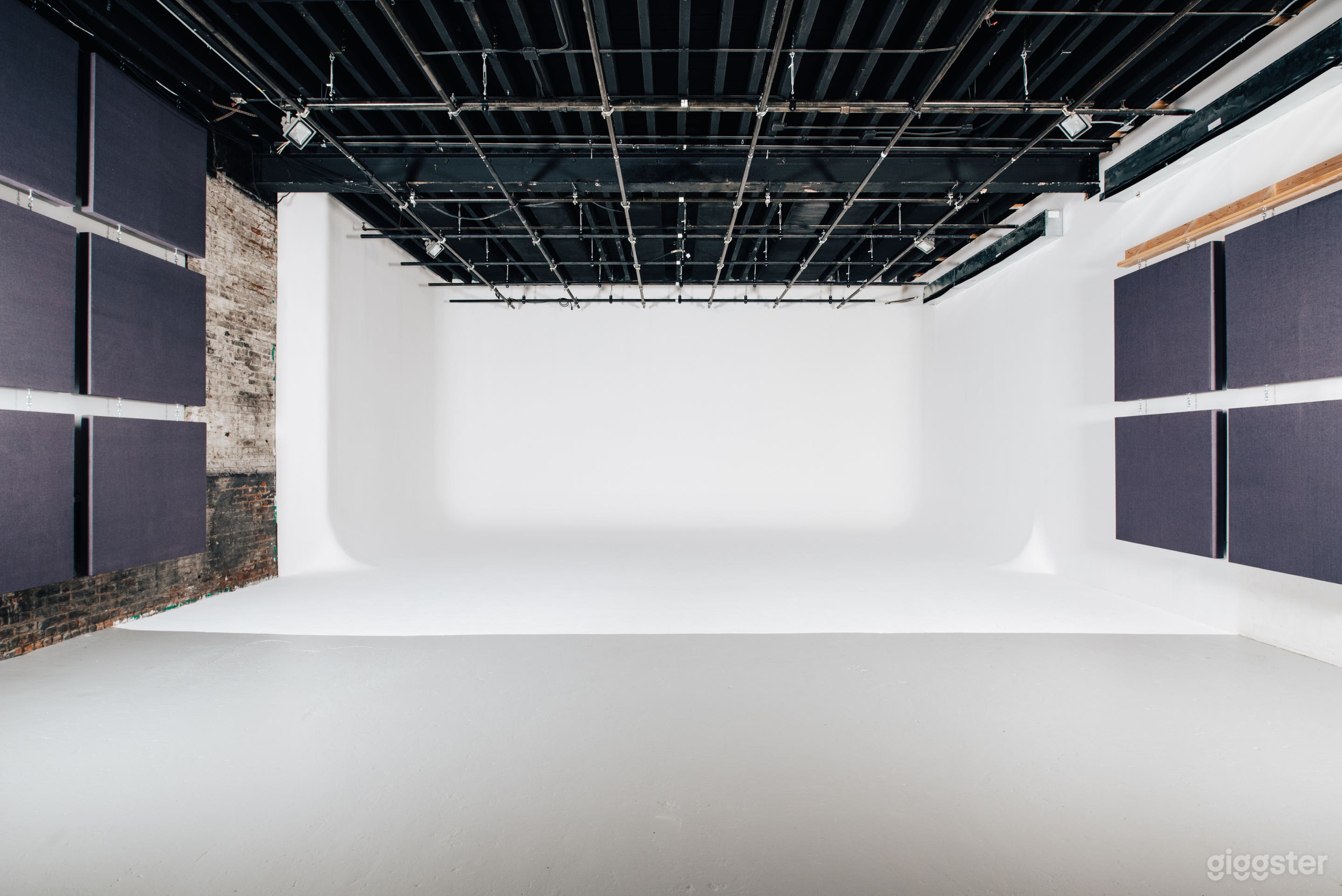 Williamsburg Production Facility - Cyc Studio Photo 3