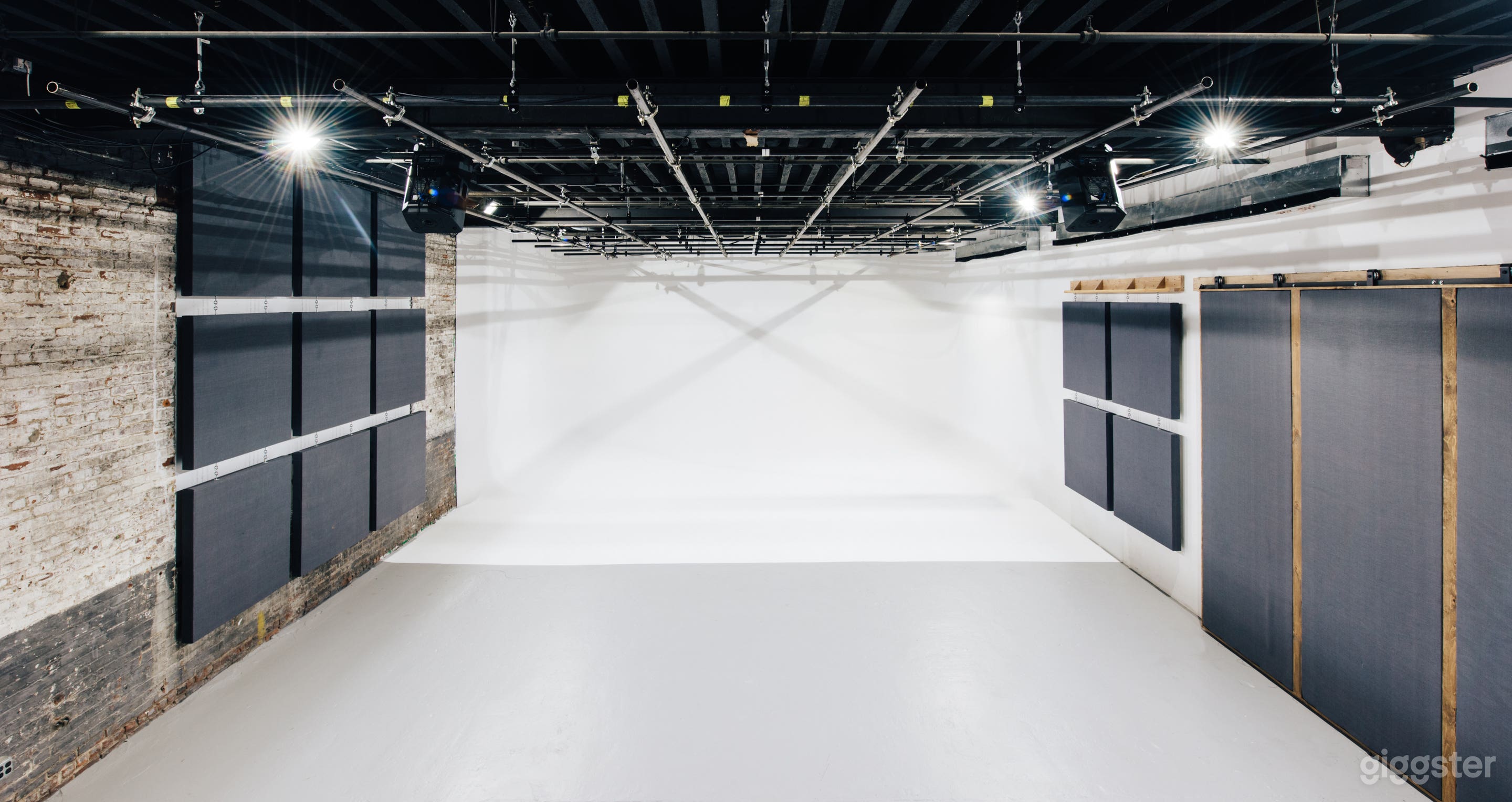 Williamsburg Production Facility - Cyc Studio Photo 2