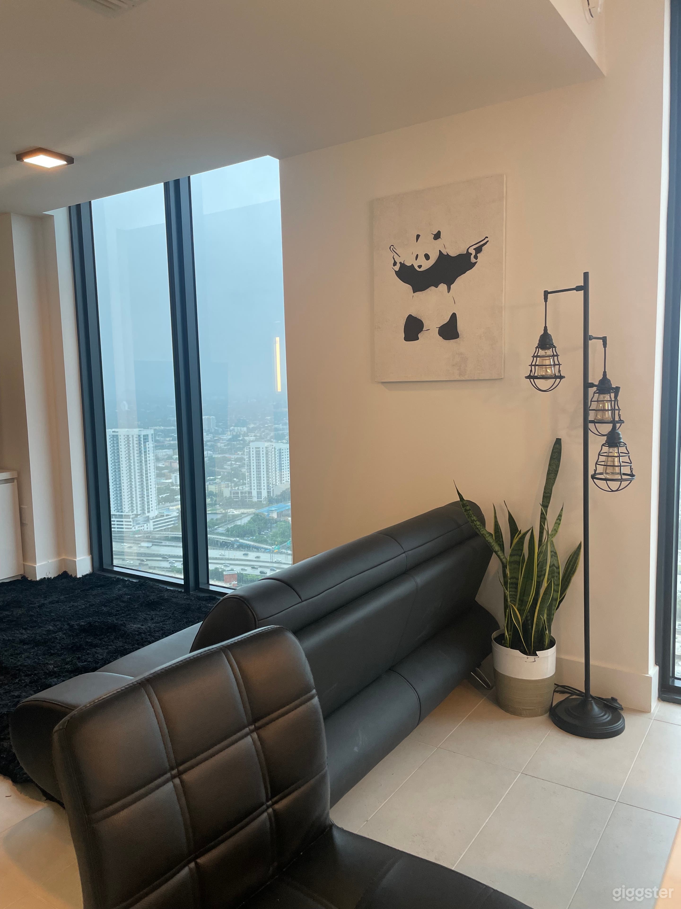 Downtown apartment with views Photo 2