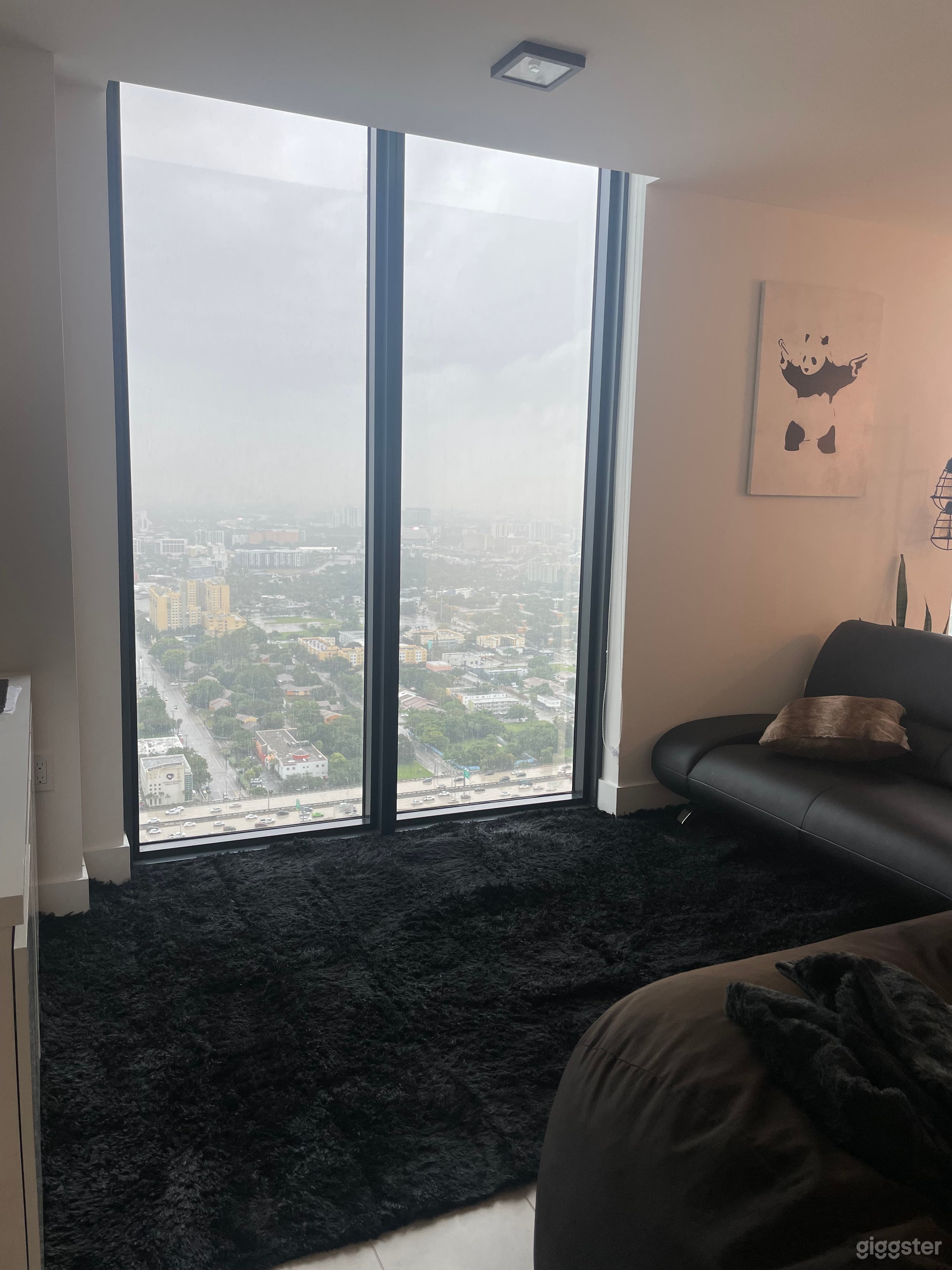 Downtown apartment with views Photo 1