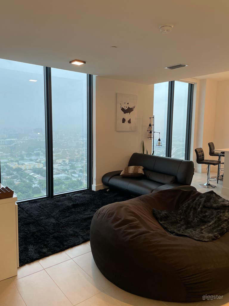  Downtown apartment with views 
