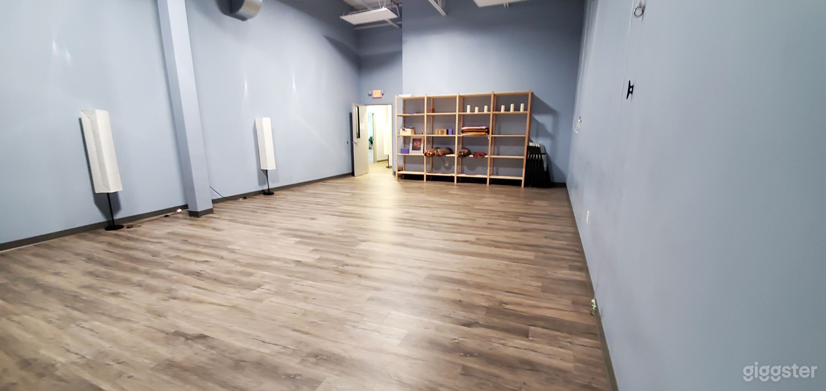 Spacious Studio with Skylights Photo 4