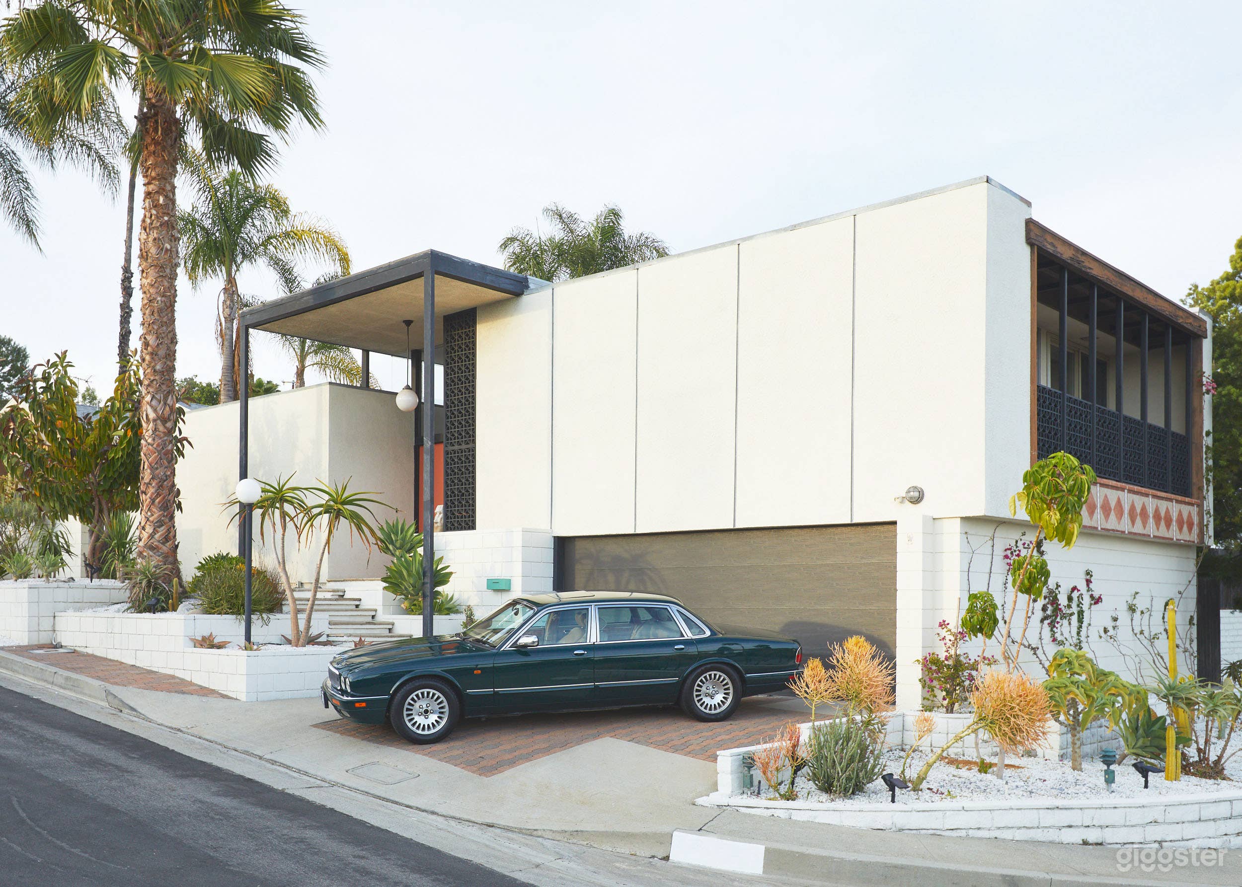 Fortune House | Mid Century Modern Home Photo 2