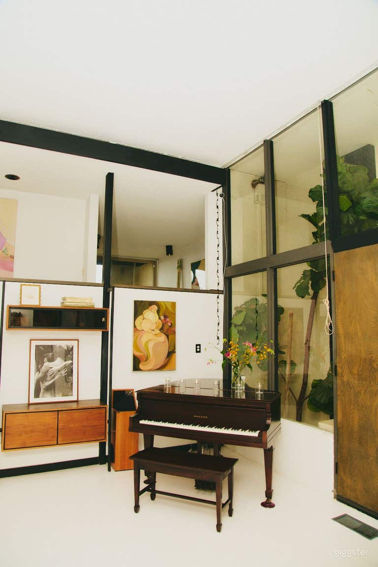  Casa Vintage de Medio Siglo con Hermosa Piscina 