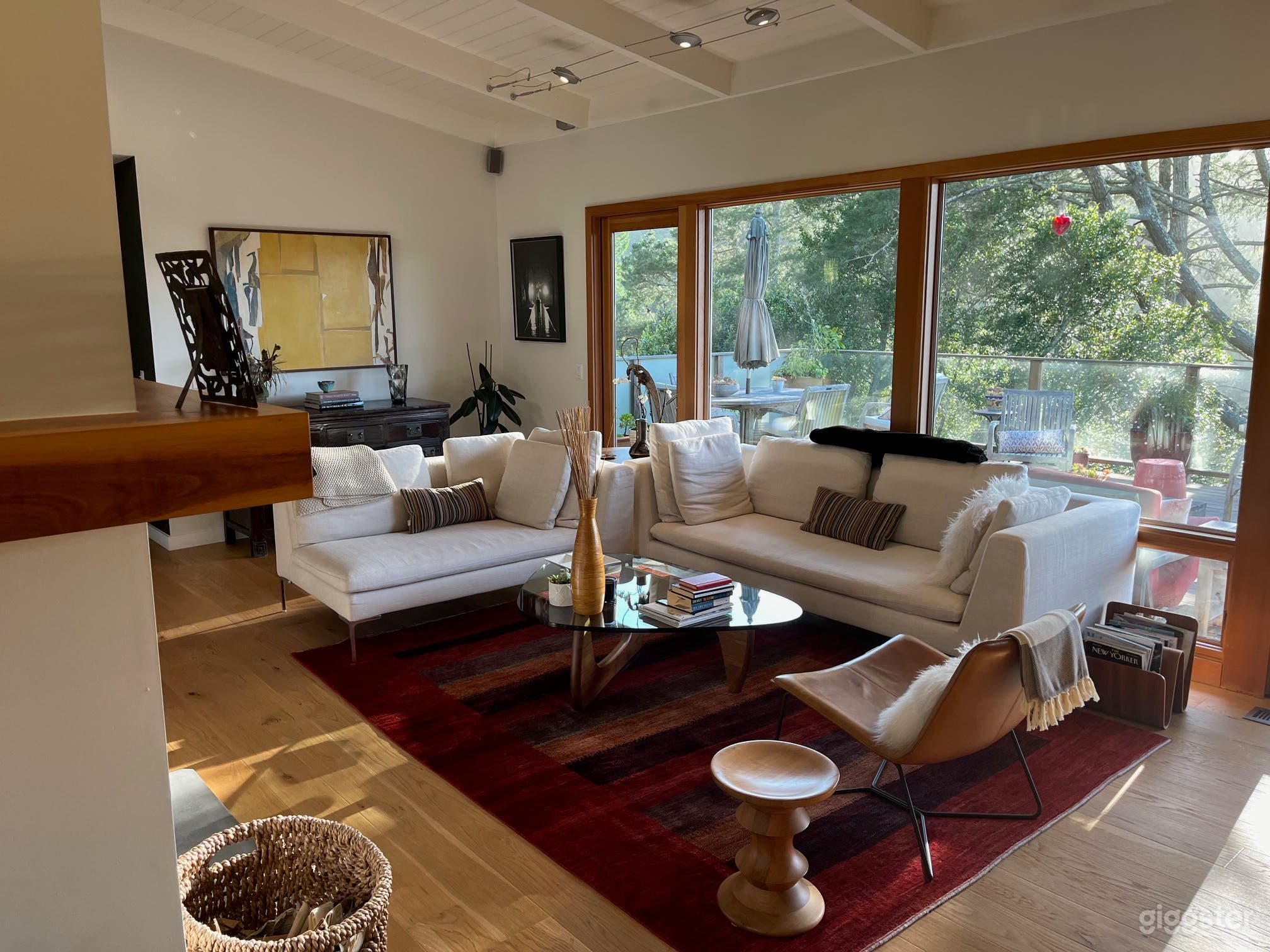 Stylish modern home w/ breathtaking mountain views Photo 3