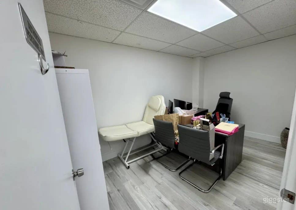 Private Corporate Office for Interviews Photo 2
