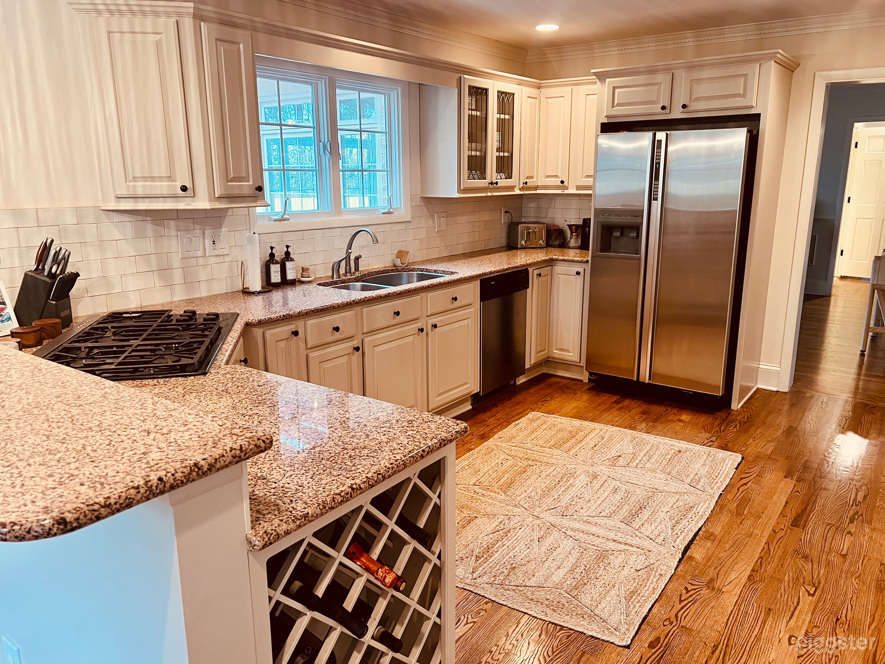 Classic brick home Photo 3