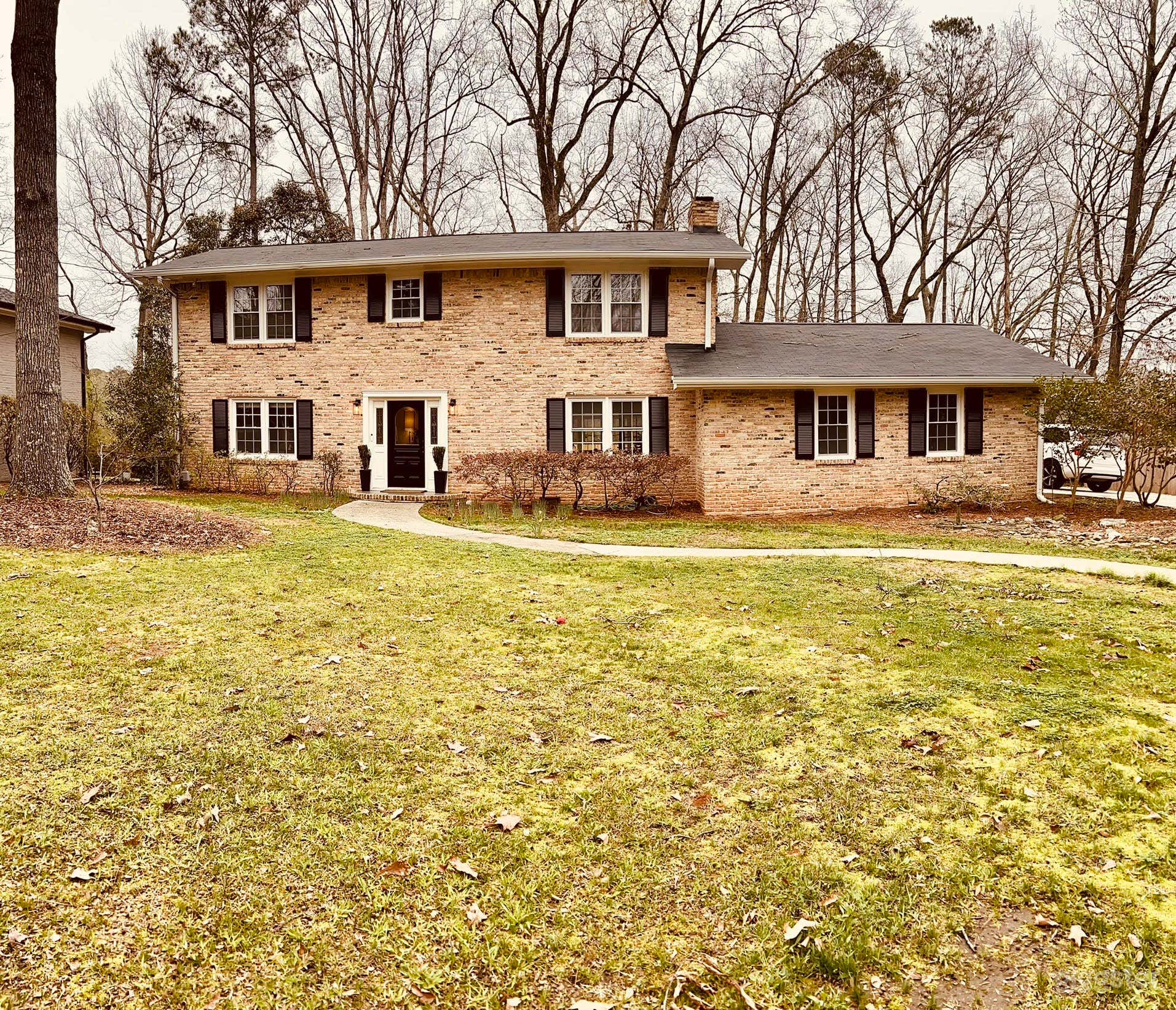 Classic brick home Photo 1