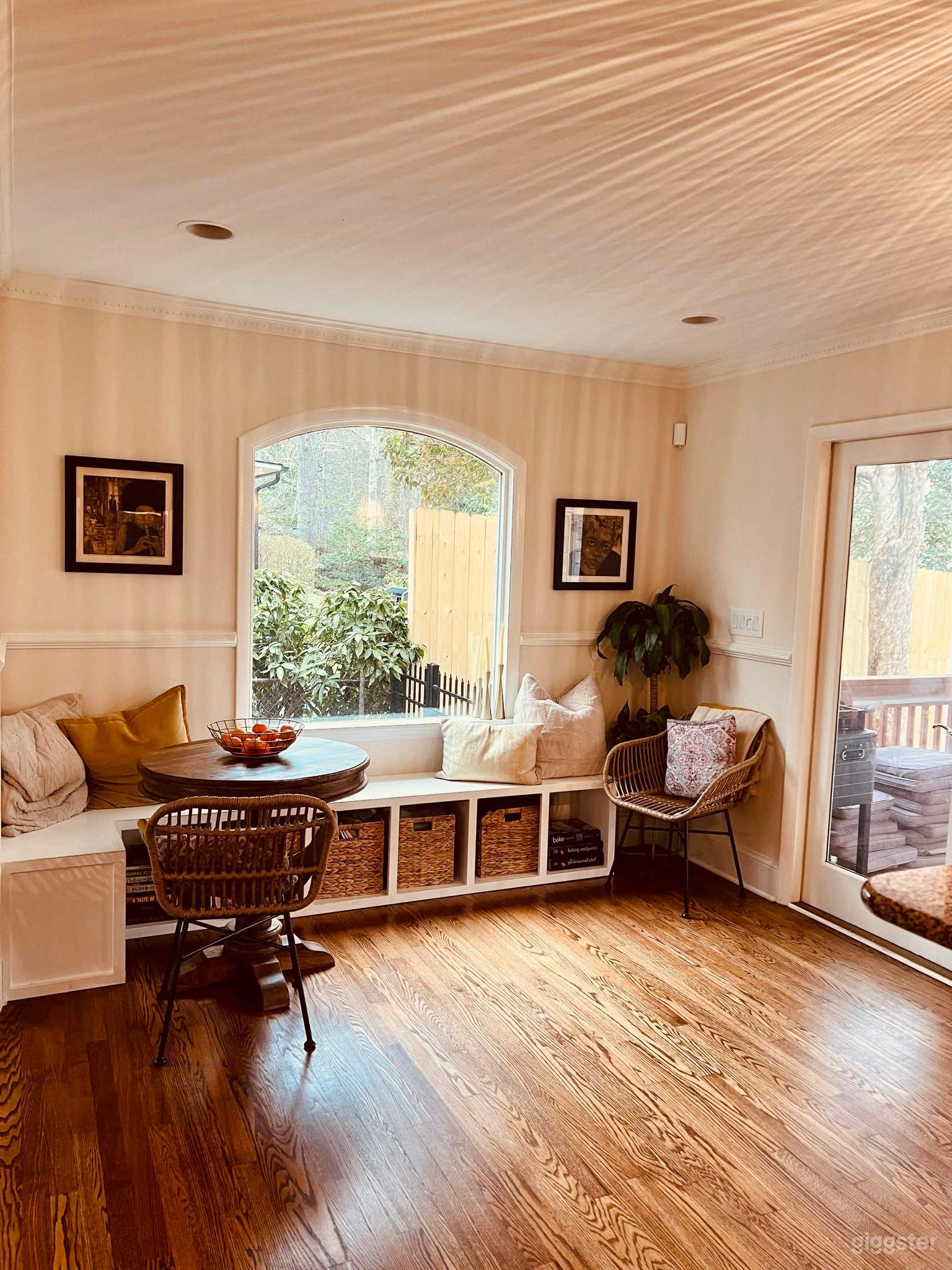 Classic brick home Photo 2