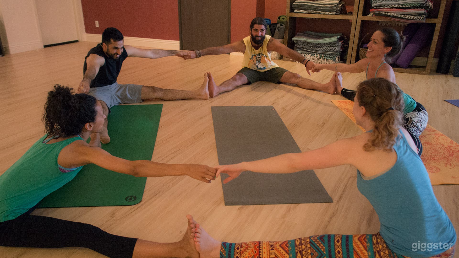 Large and Inviting Yoga Studio Space  Photo 4