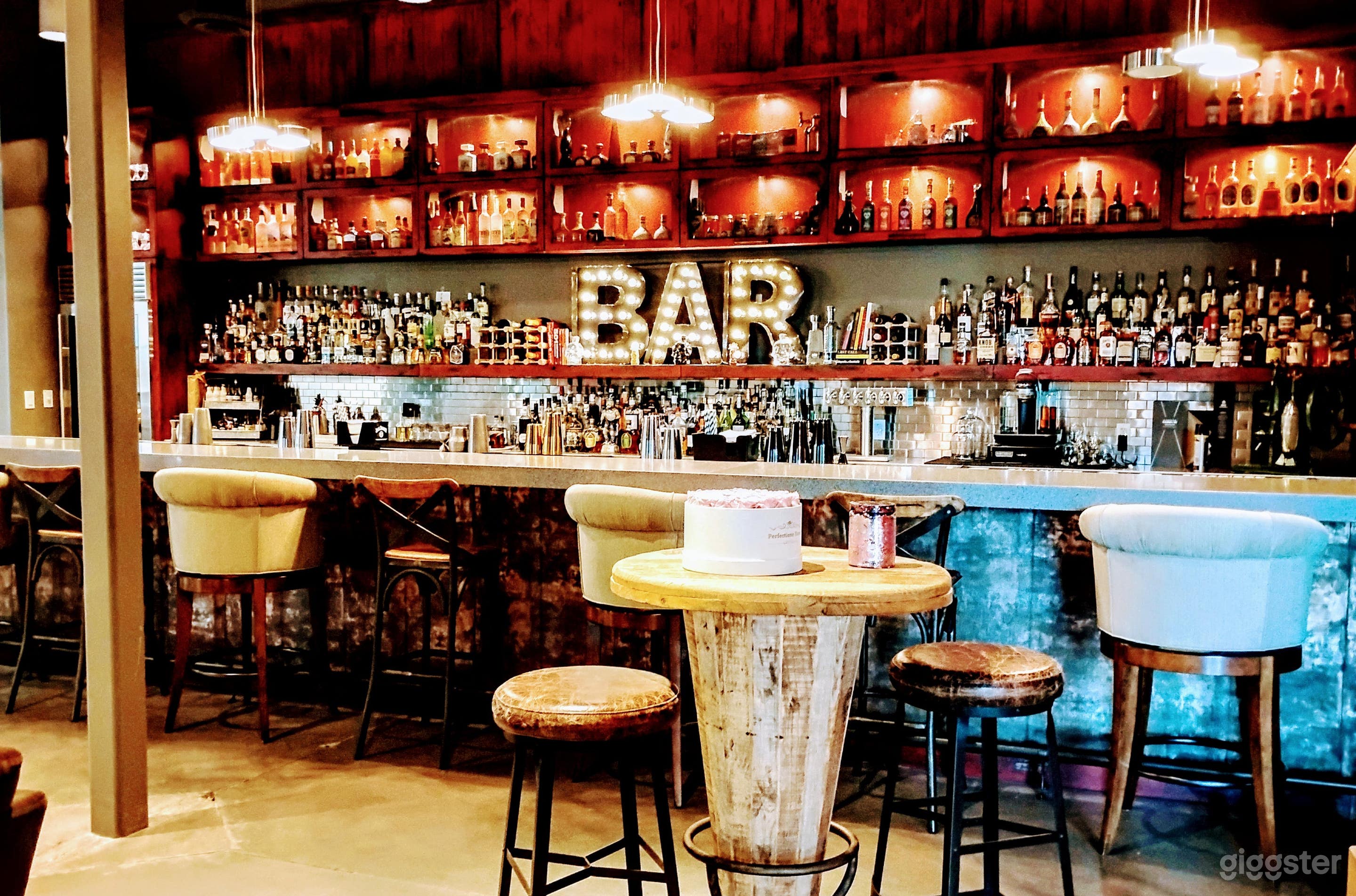 Full bar with 10 bar stools. Bartending service available. 