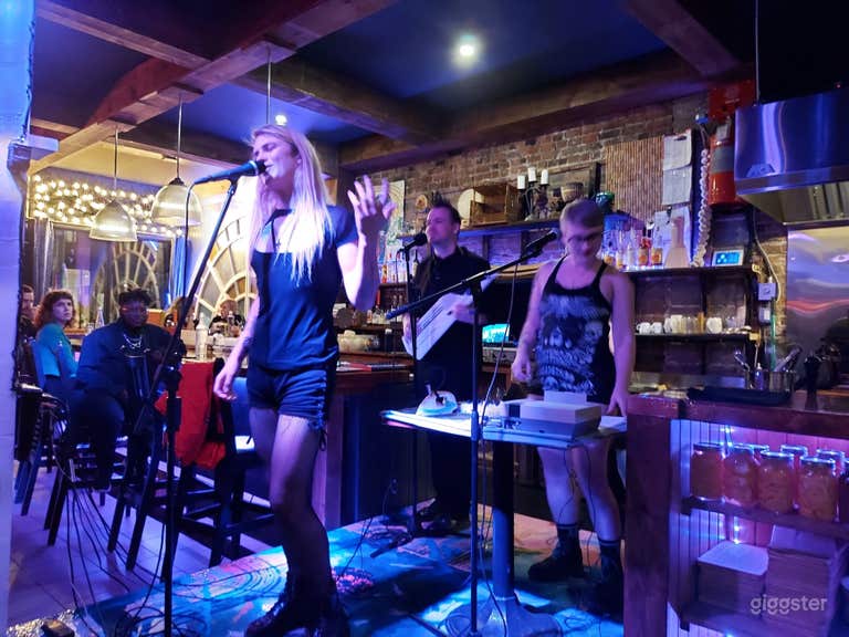  Warm and Friendly Neighborhood Bar in Montreal 