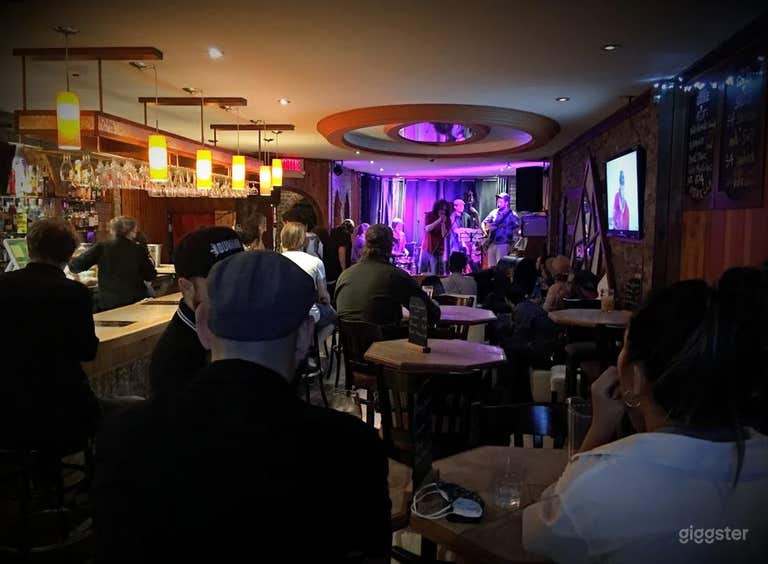  Warm and Friendly Neighborhood Bar in Montreal 