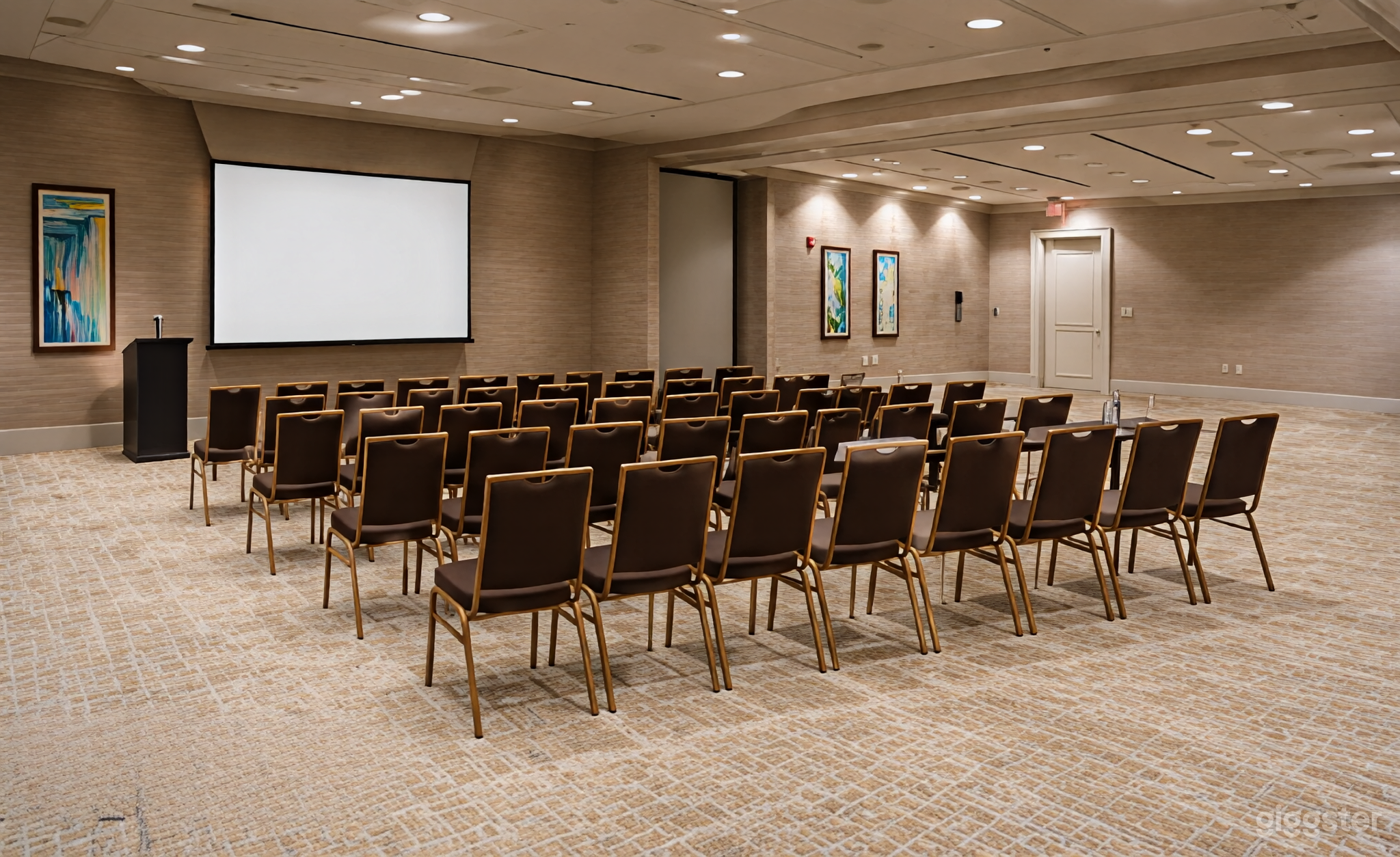 Sophisticated London 2 Conference & Banquet Hall Photo 3