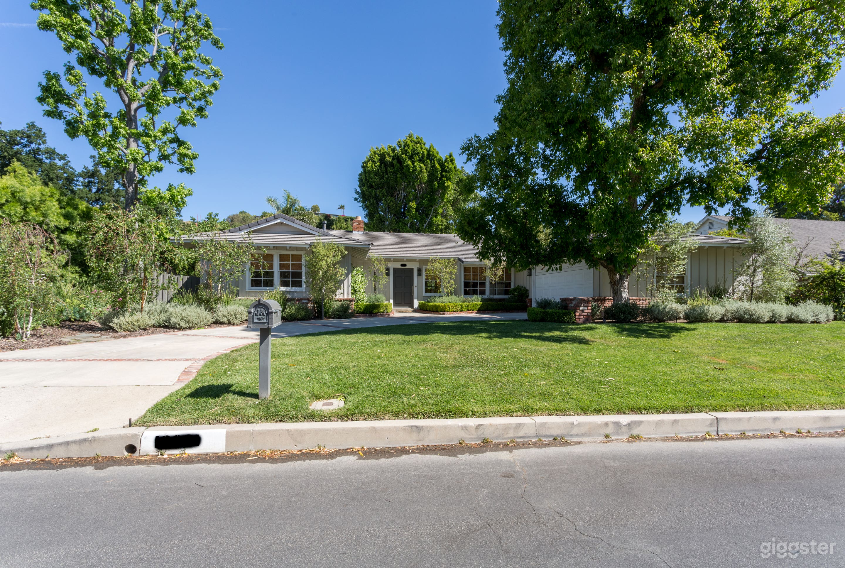 Contemporary Americana with Waterfall  Photo 3