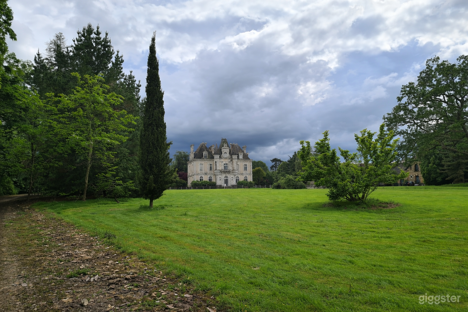 Fairytale Château Castle Gardens with Cinematic Depth Photo 4