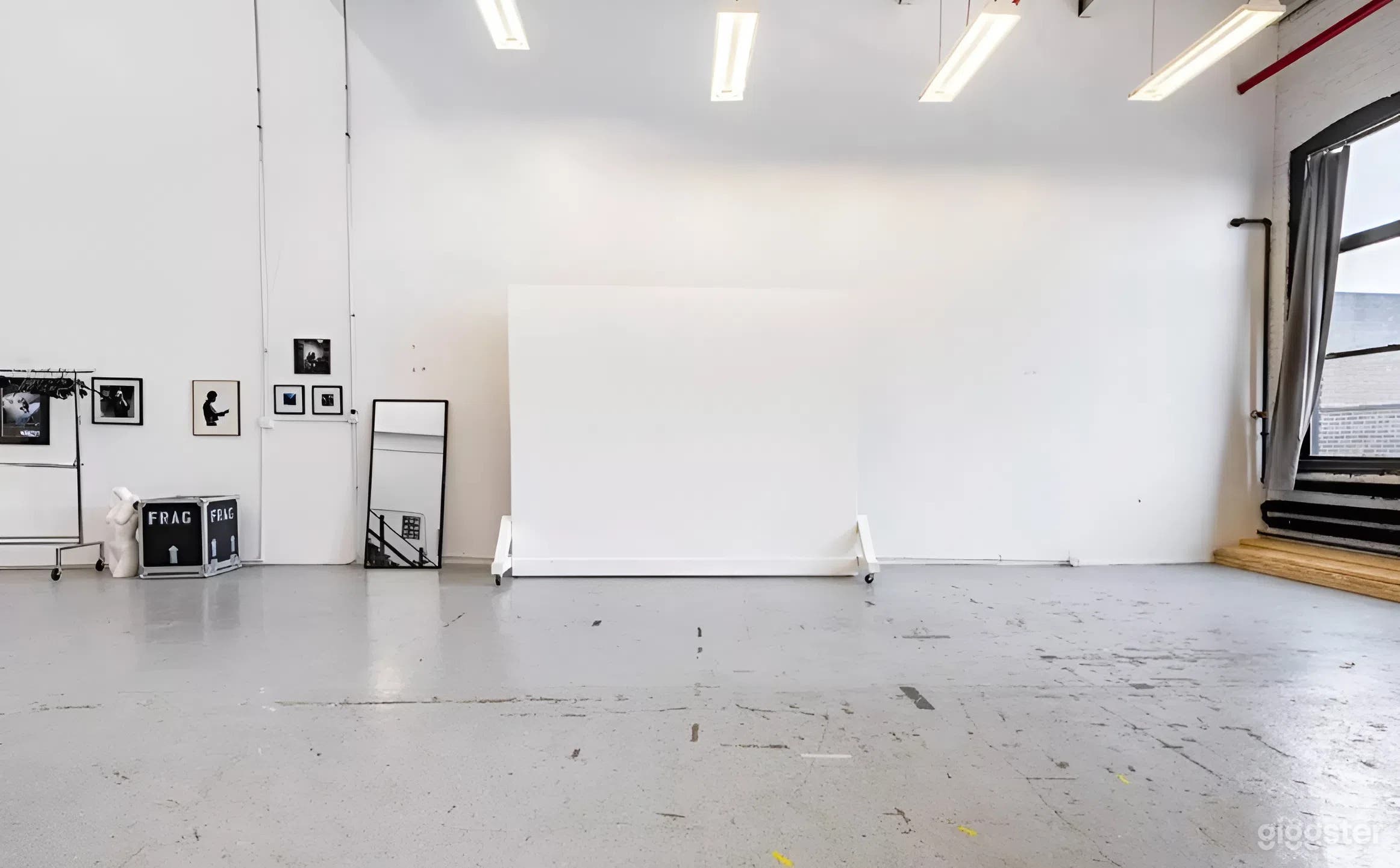 Sunlit Industrial Loft Studio West Side, Chicago Photo 2