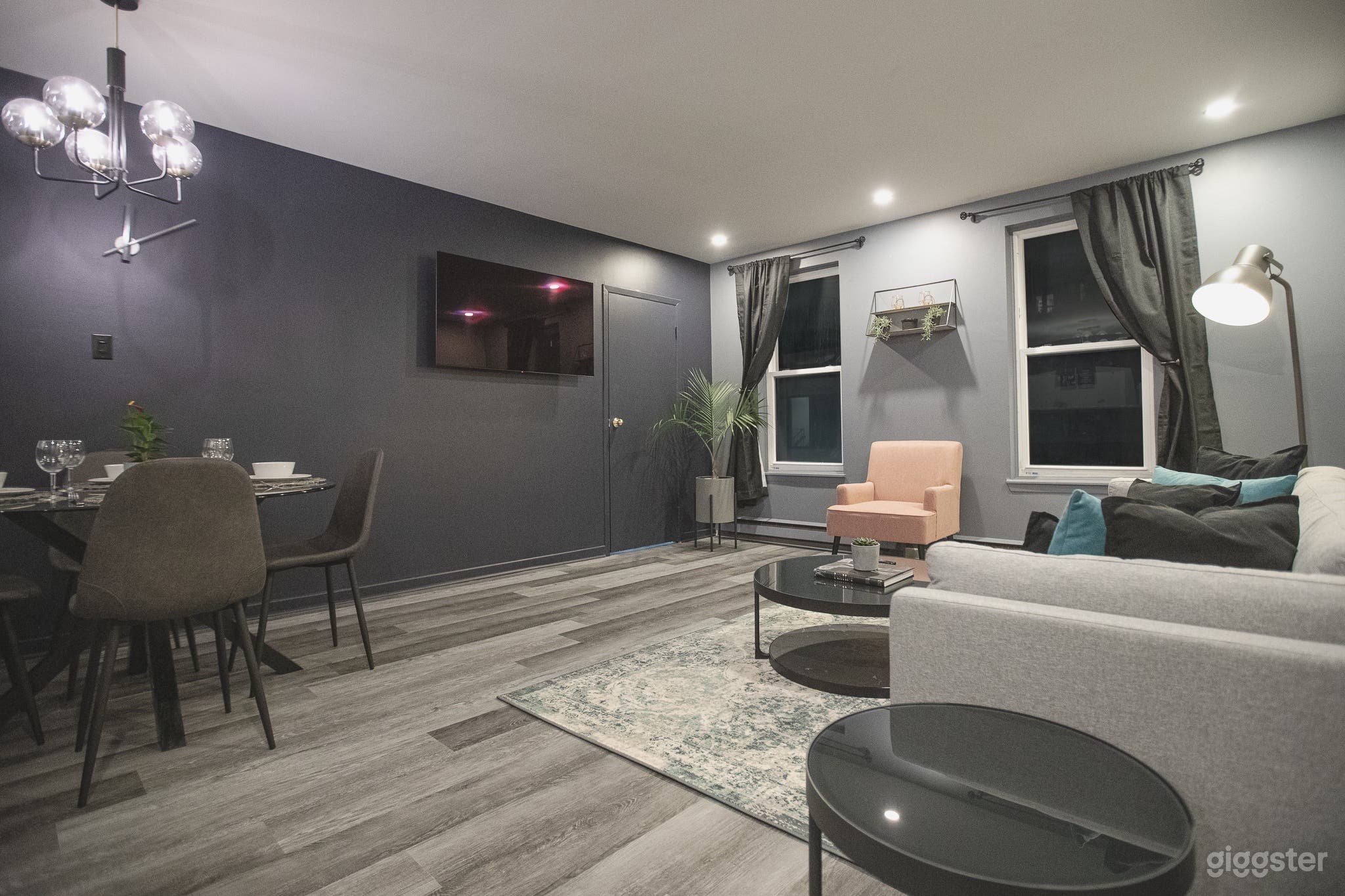 Modern-chic condo in the heart of the Byward Market Photo 4