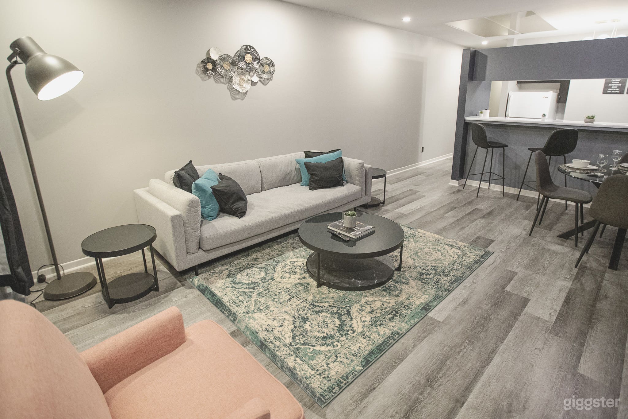 Modern-chic condo in the heart of the Byward Market Photo 2