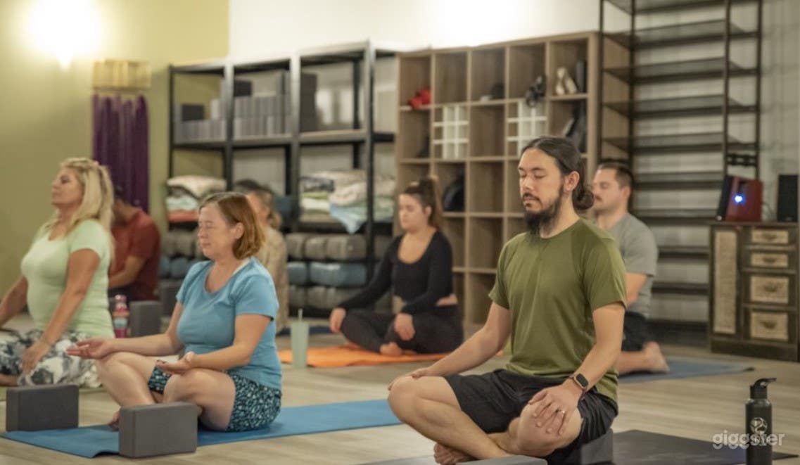 Vinya: vino + vinyasa Photo 4