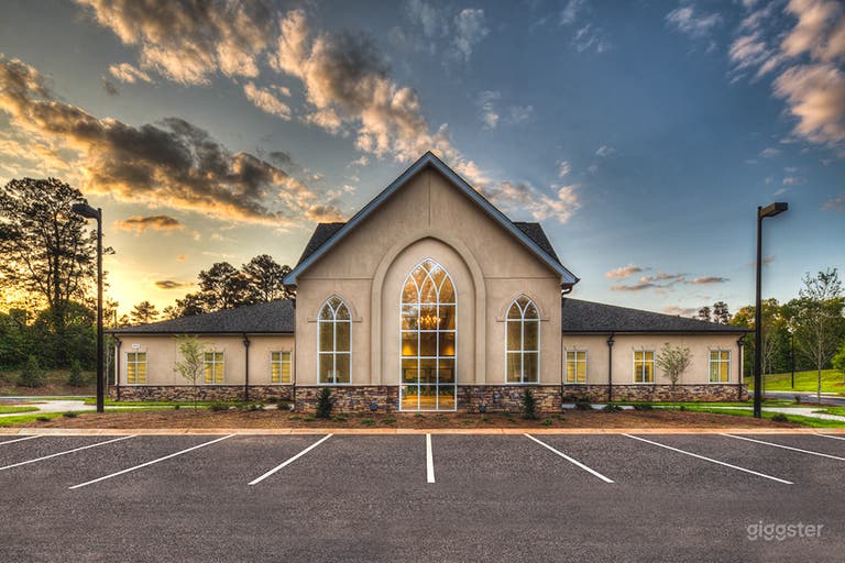  Set on a gorgeous piece of road front property, this is the idyllic traditional Church scenery. Construction cost was over $5 million 