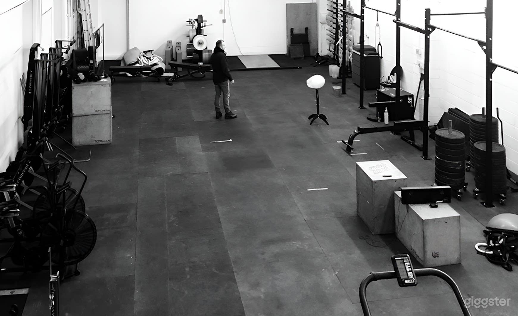 Fully Equipped Medium-Sized Gym Photo 1