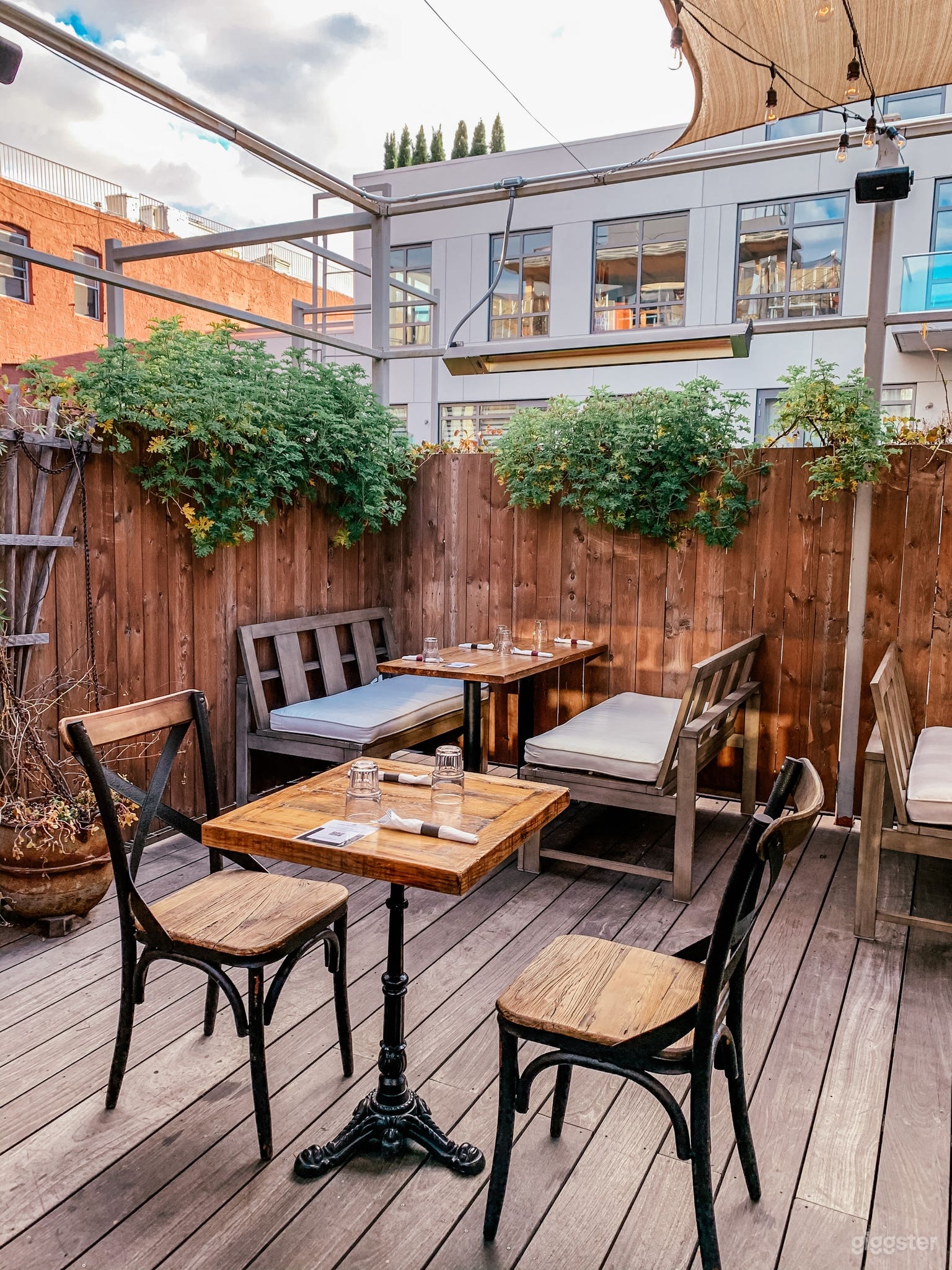 Captivating "Rooftop" Bar Photo 2