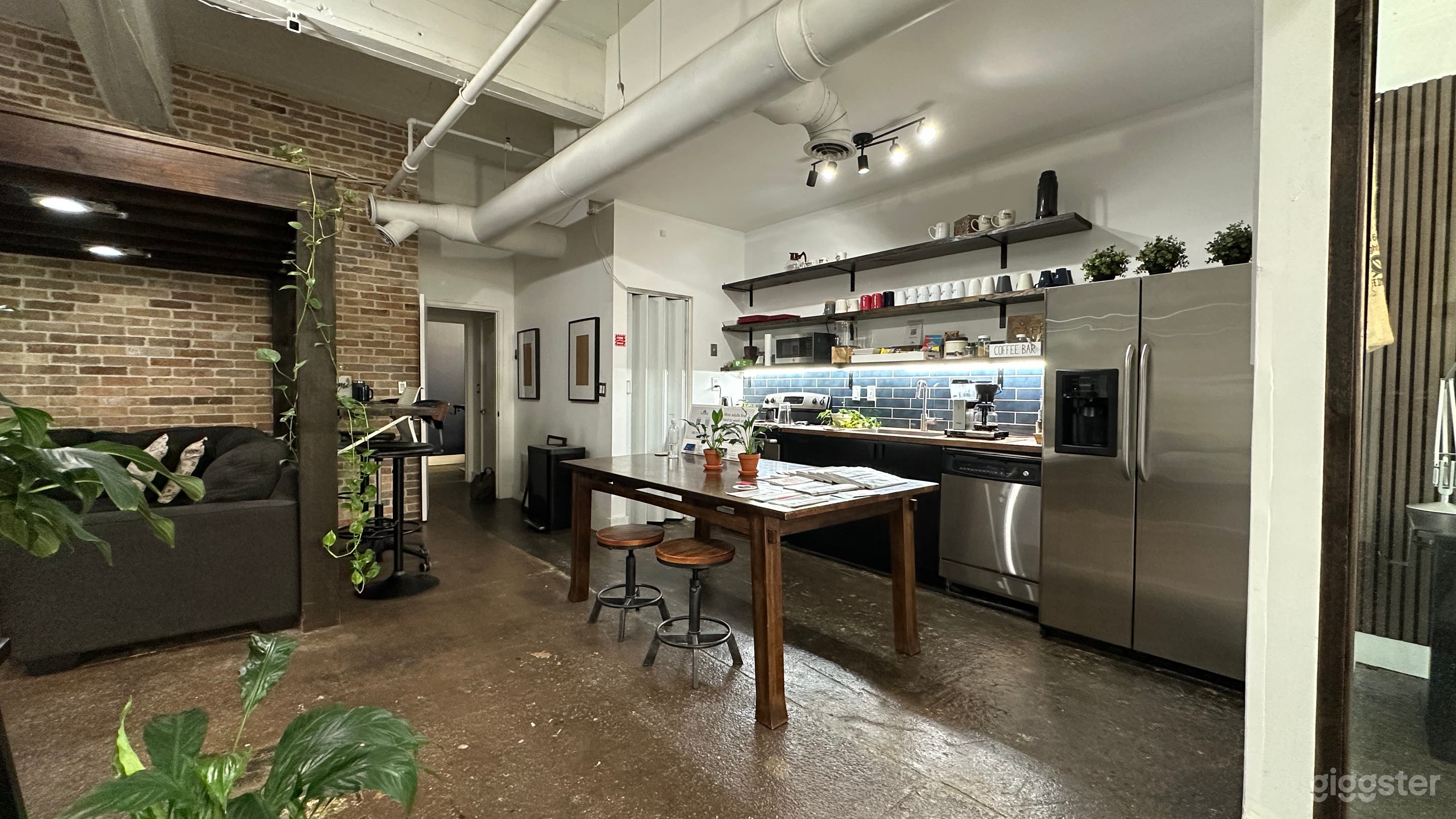 Intimate Creative Loft with Eclectic Decor & Warm Vibes Photo 3