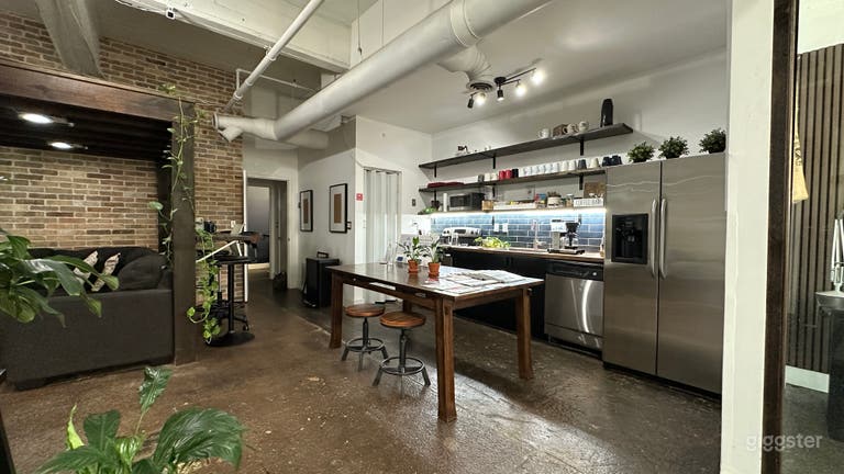  Intimate Creative Loft with Eclectic Decor & Warm Vibes 