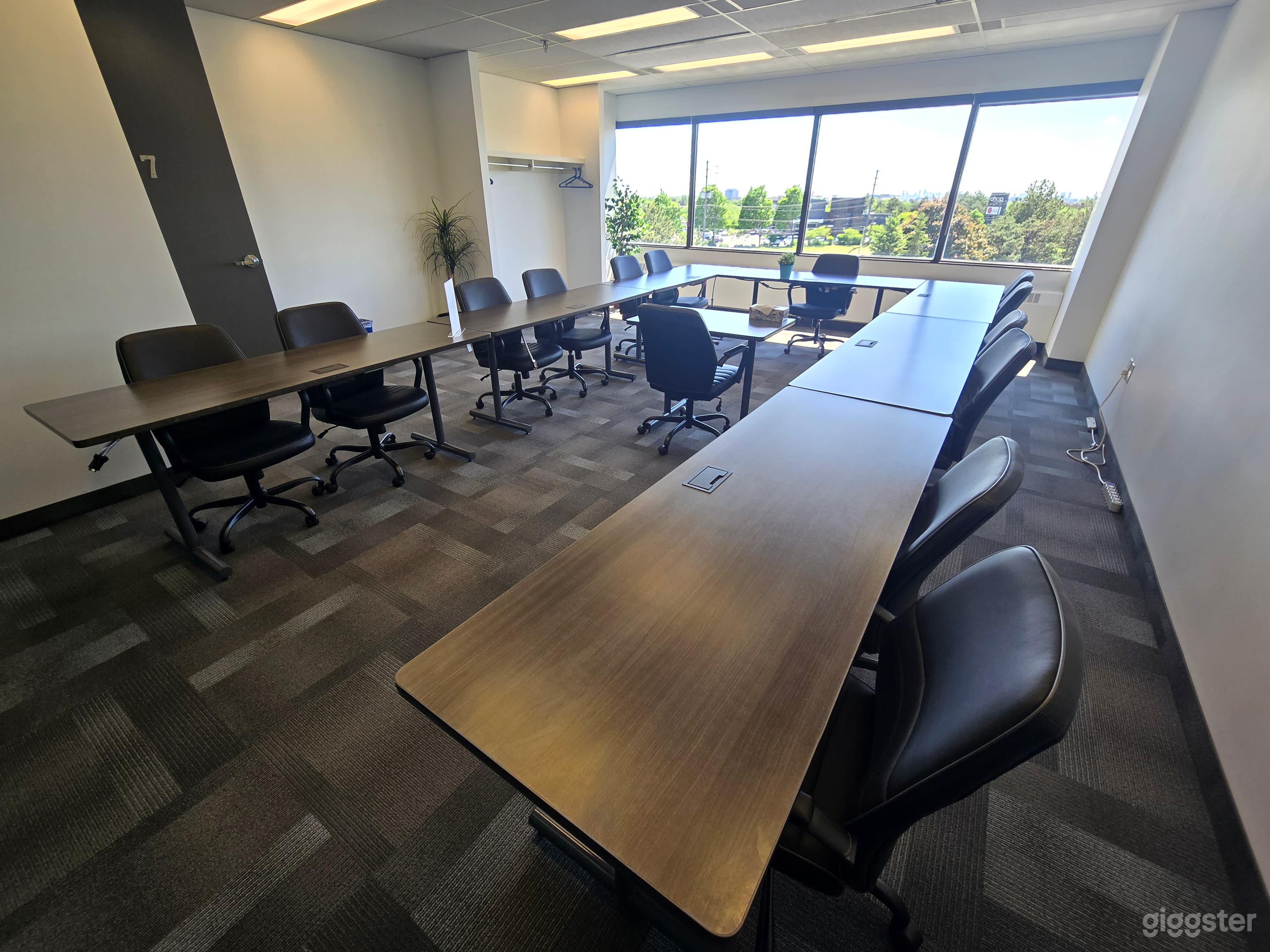 Professional Space for Up to 18 Guests (Room #7) Photo 2