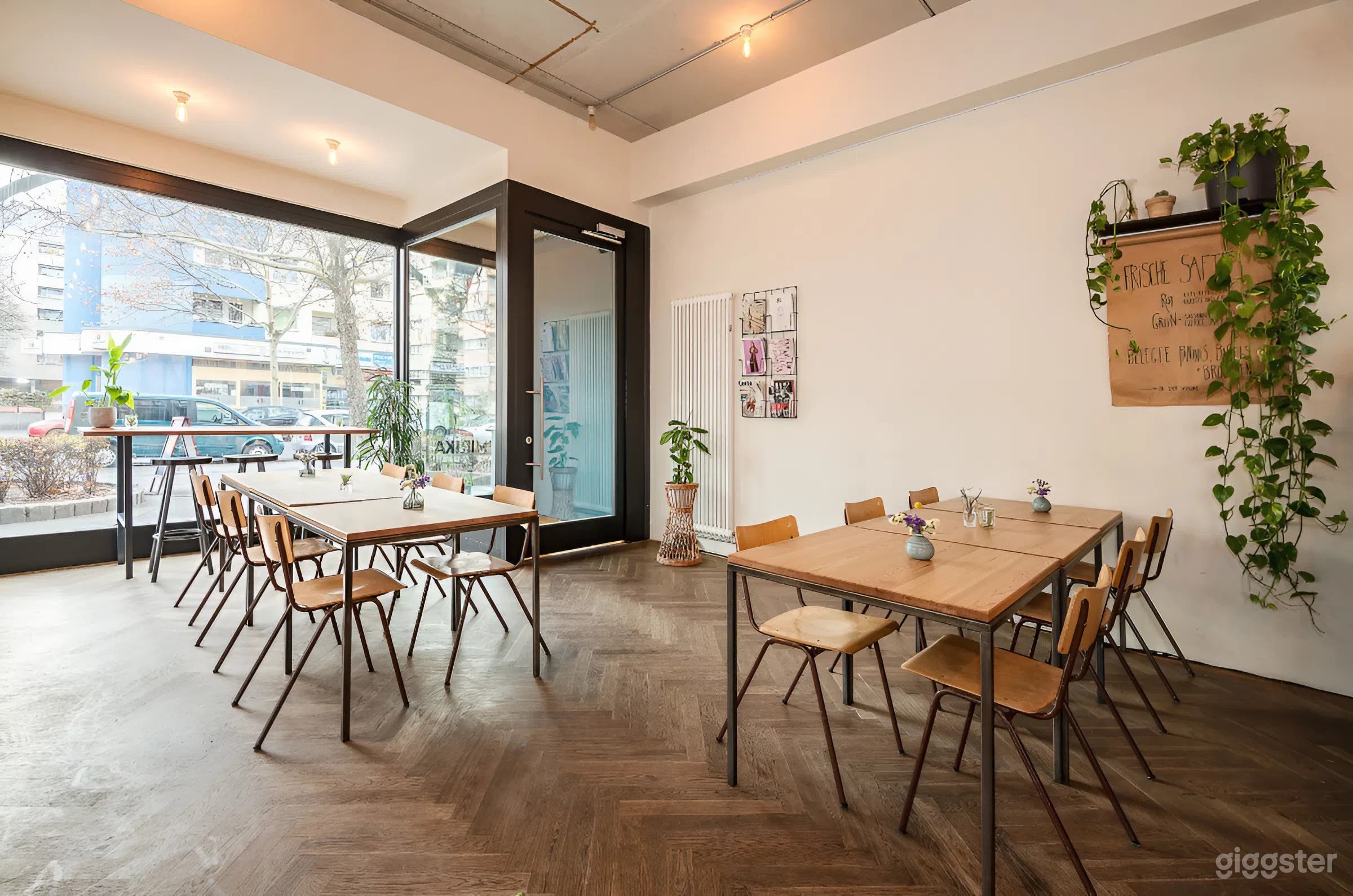 Main Room – Vielseitiger Veranstaltungsraum mit Balkon Foto 3