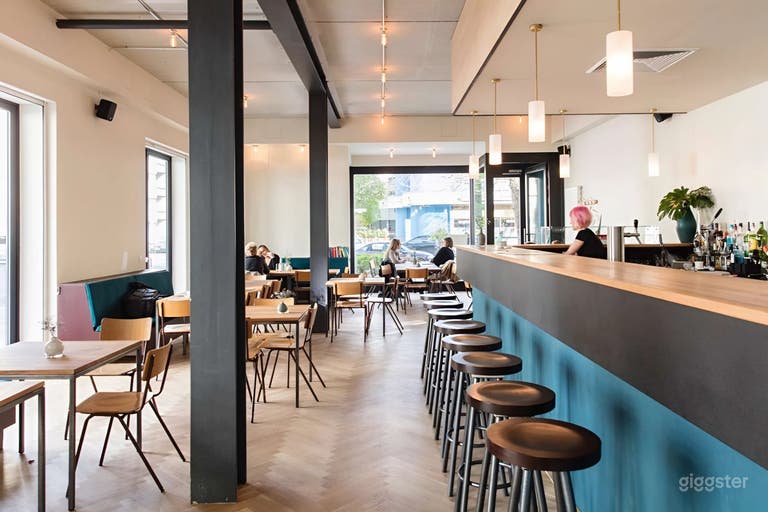  Main Room – Vielseitiger Veranstaltungsraum mit Balkon 