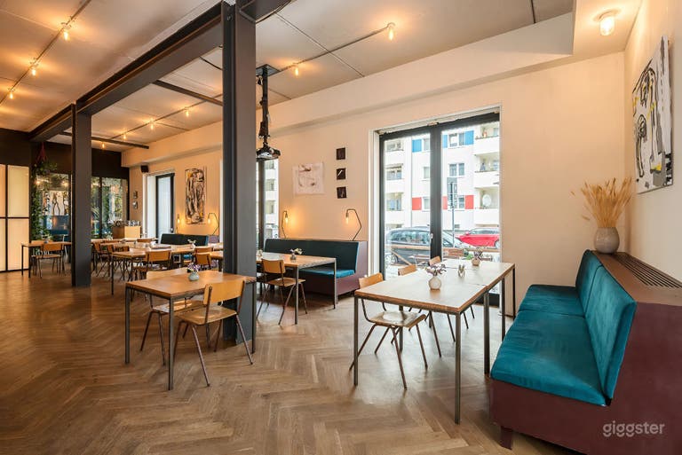 Main Room – Vielseitiger Veranstaltungsraum mit Balkon 