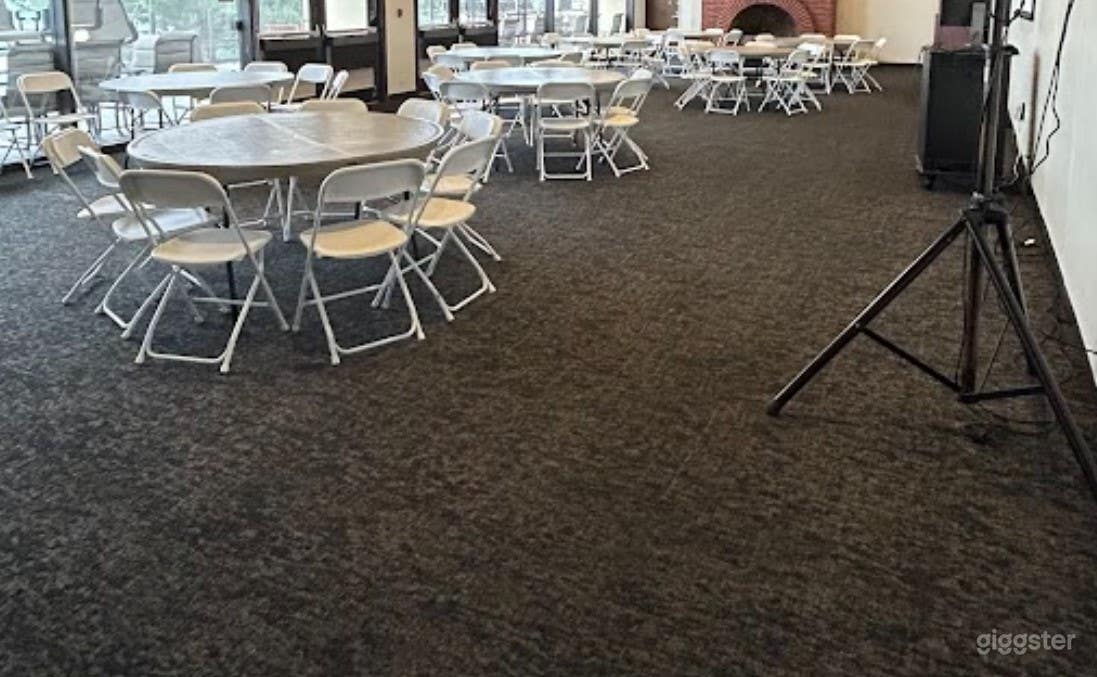 The Fireside Room Photo 2