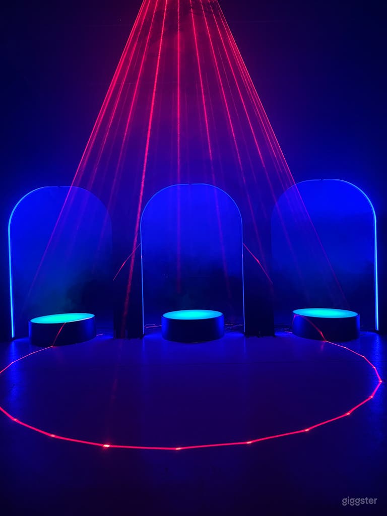  Bureau de production / look entrepôt / arche LED 