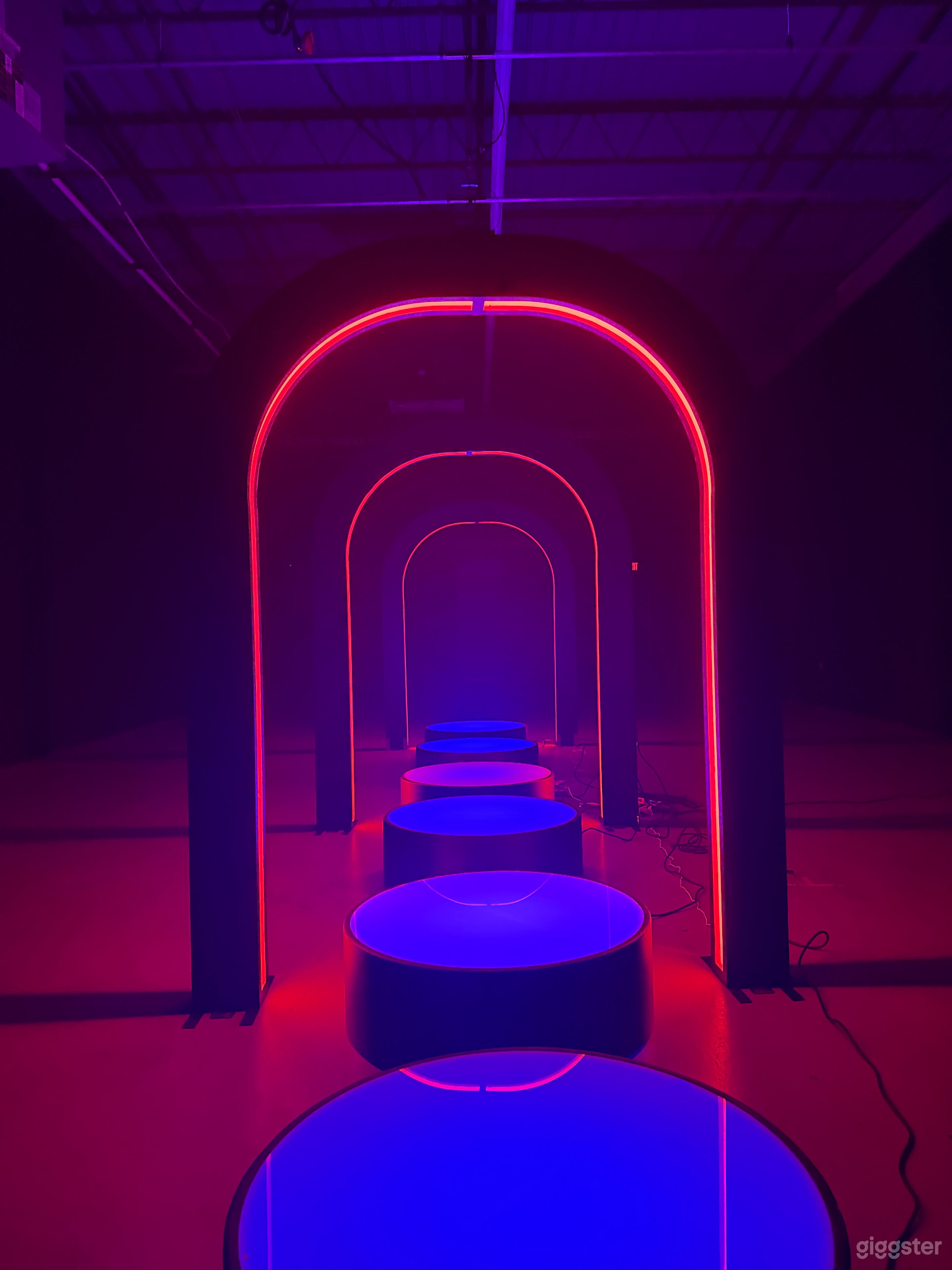 Production Office / Warehouse look / LED Arch set Photo 3