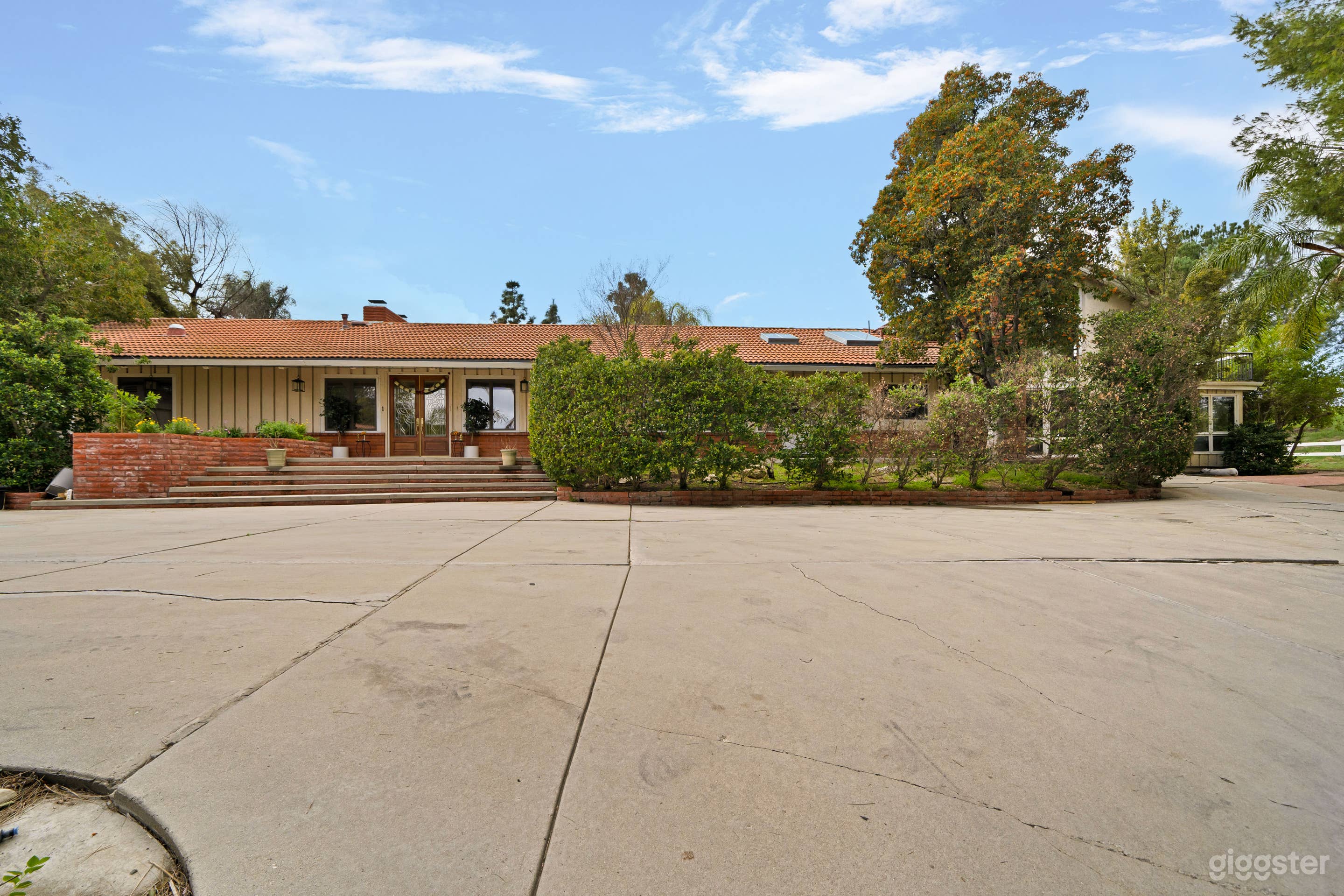 CANYON WOODEN RANCH HOUSE Photo 2