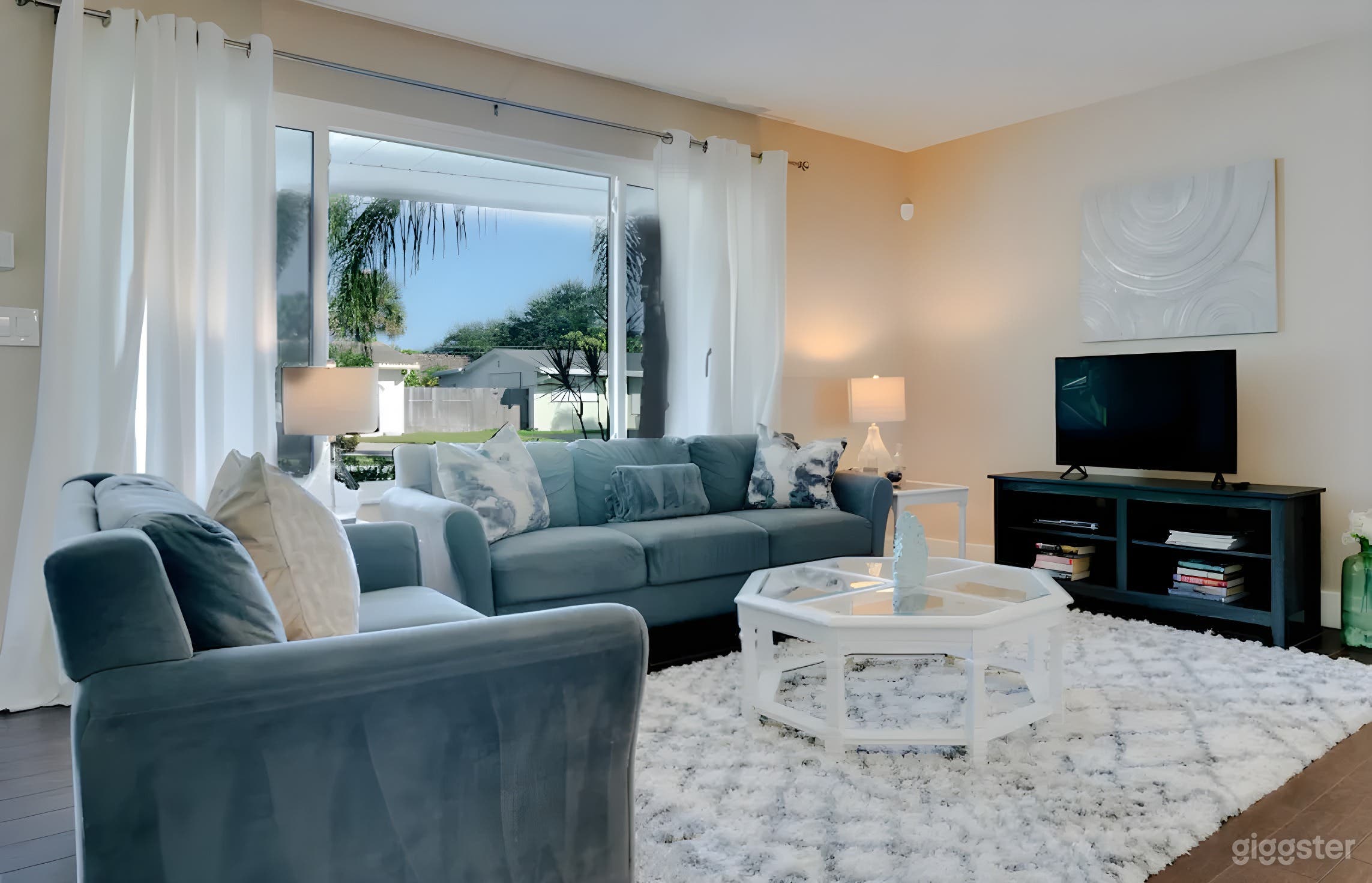 Luxury Coastal Retreat Photo 3