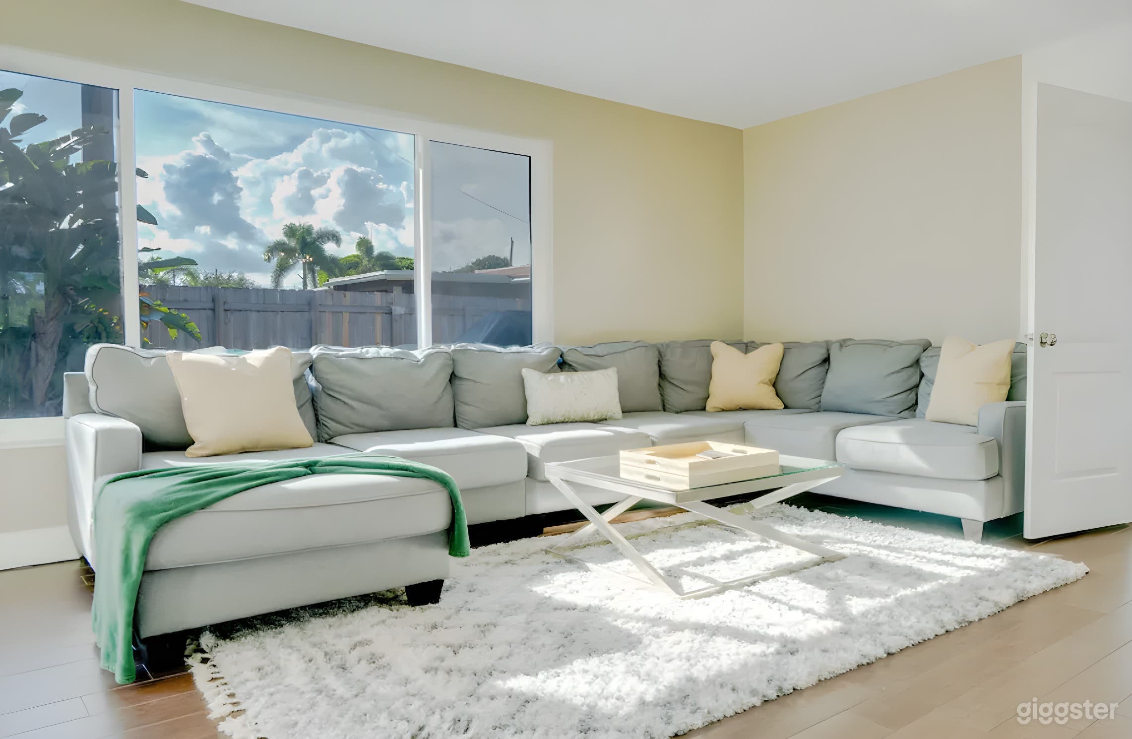 Luxury Coastal Retreat Photo 2