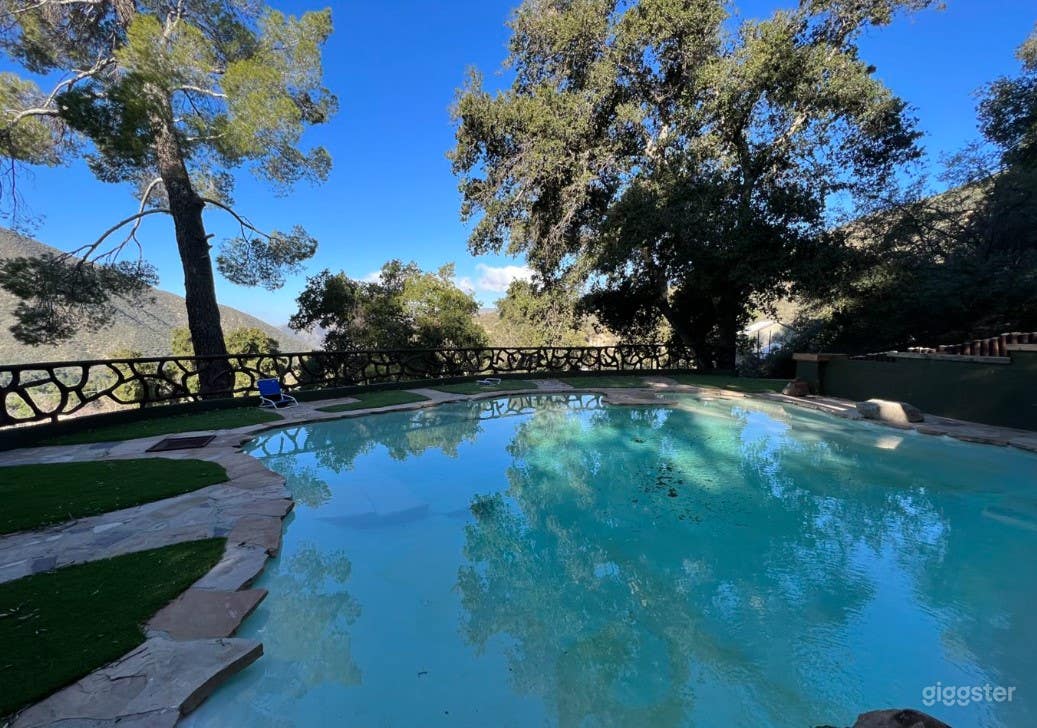 Spacious and Exciting Ranch Pool Photo 2