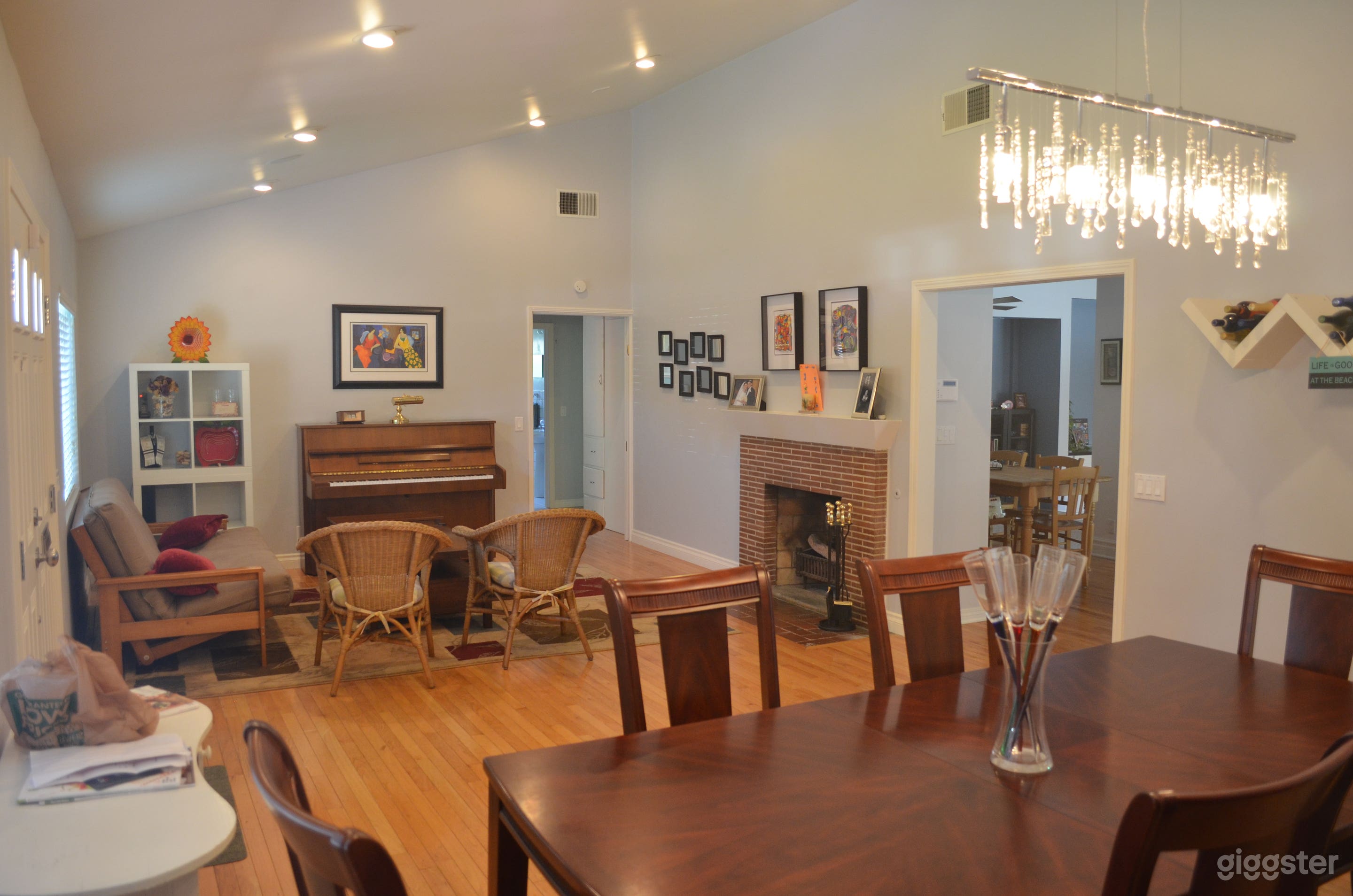 Single Story contemporary in Midvale Estates Photo 3