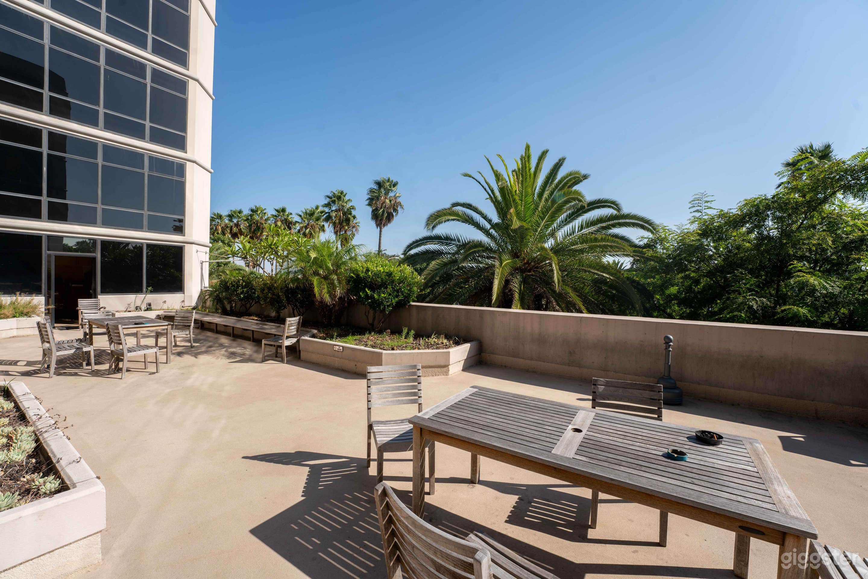 Suite 370: VIRGINIA SLIMS / Patio (LAX) Photo 3