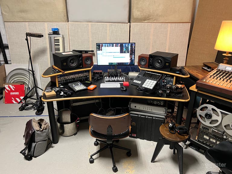  Rustic-Modern Warehouse for Photo, Film, and Event 