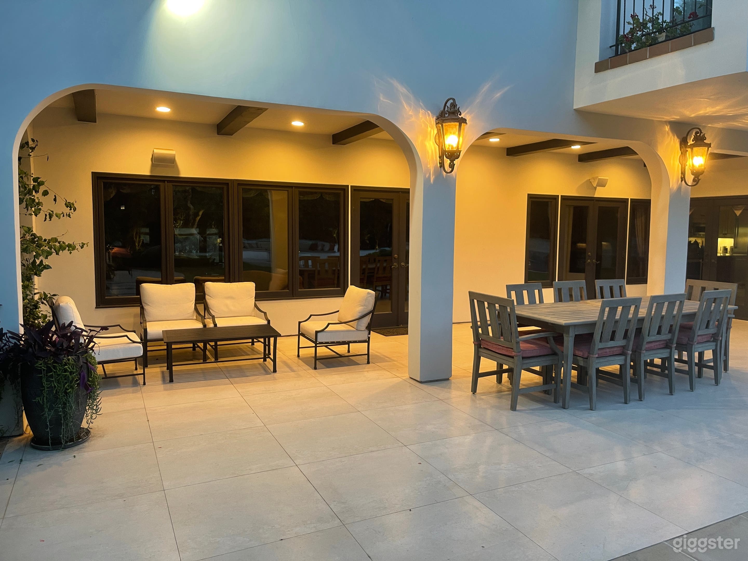 Contemporary Spanish House with Gorgeous Backyard Photo 4