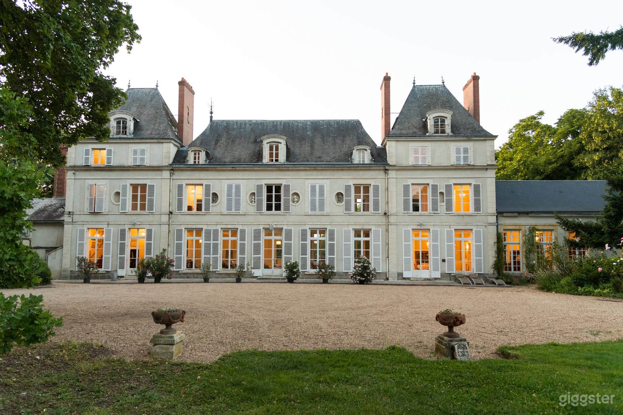 Photo de Historic Castle - Bright Orangery - Magnificent Garden 2