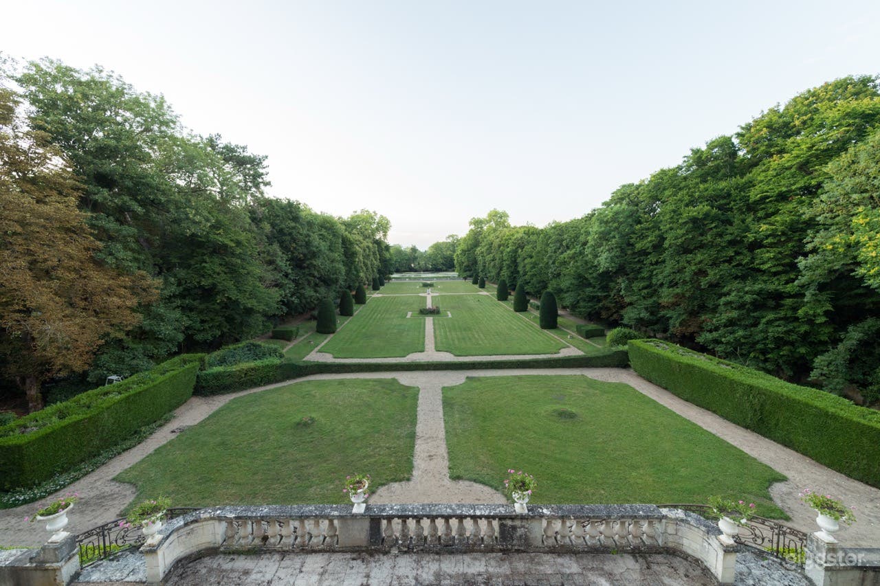 Photo de Historic Castle - Bright Orangery - Magnificent Garden 3