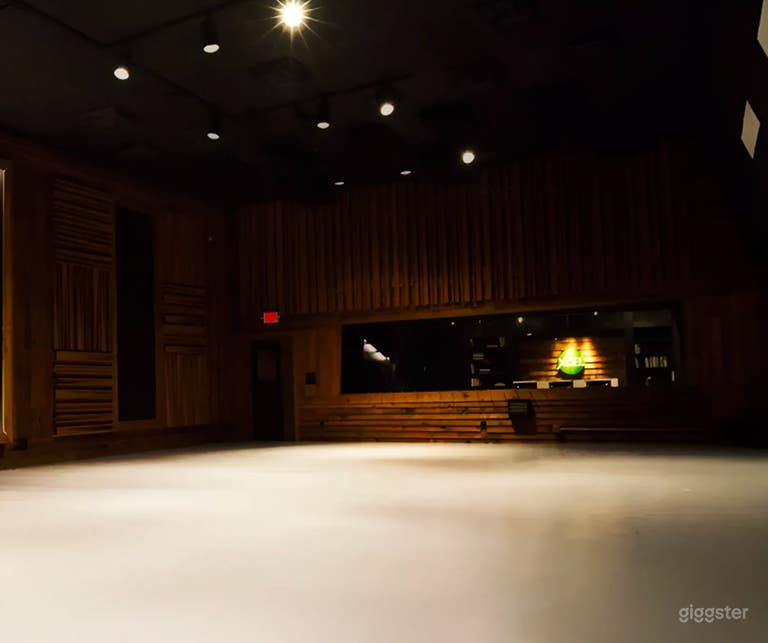  Premier Expansive Dance Studio 