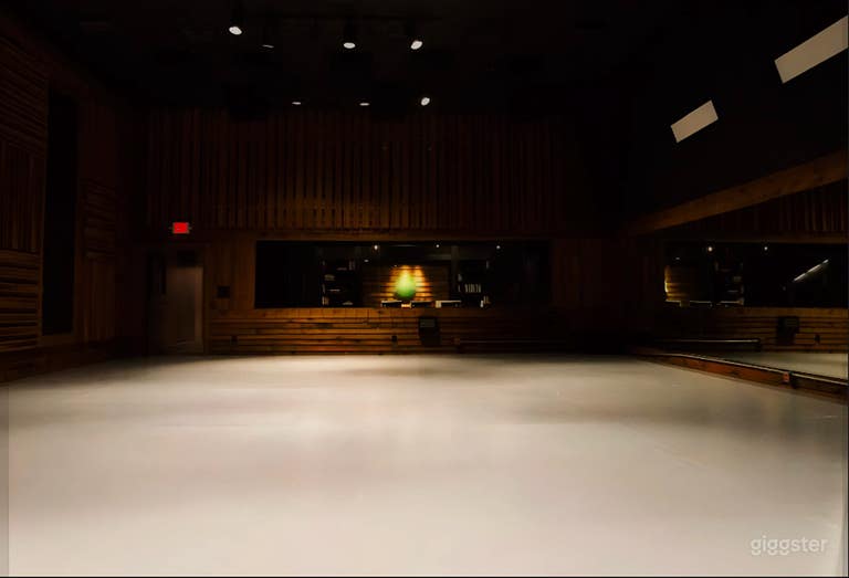  Premier Expansive Dance Studio 