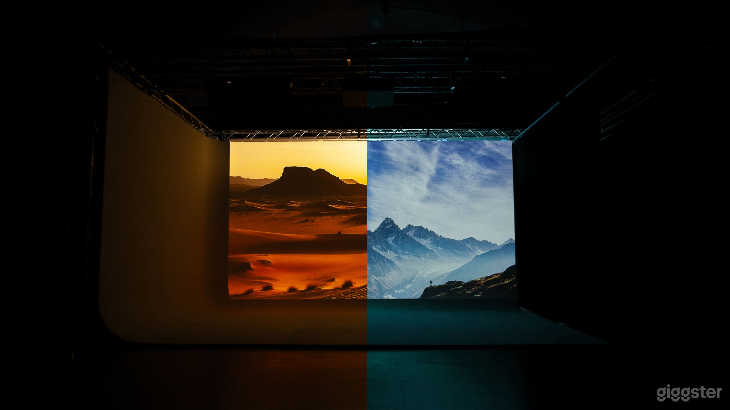 2K PROJECTOR 17,000 lm
6.5 x 4.5 m 

· Projection on white cyc wall 

VIVE MARS SYSTEM

· live camera tracking
